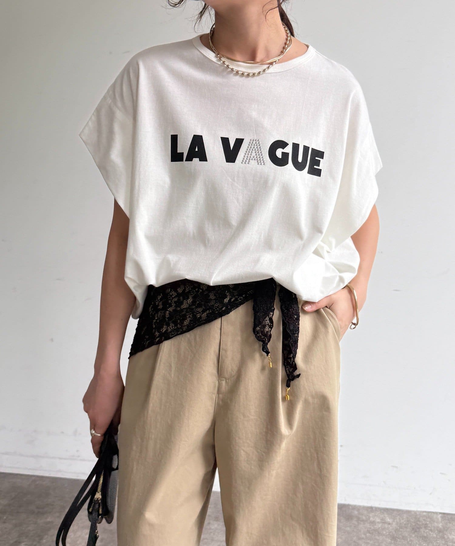 DOUDOU(ドゥドゥ) 袖タックフレンチメタリックロゴTEE