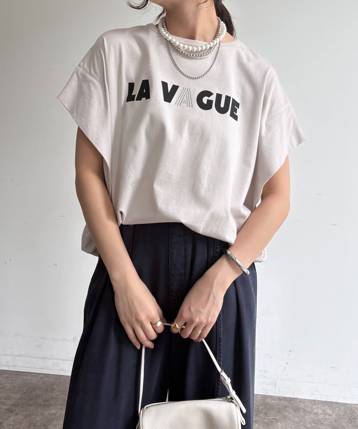 DOUDOU(ドゥドゥ) 袖タックフレンチメタリックロゴTEE