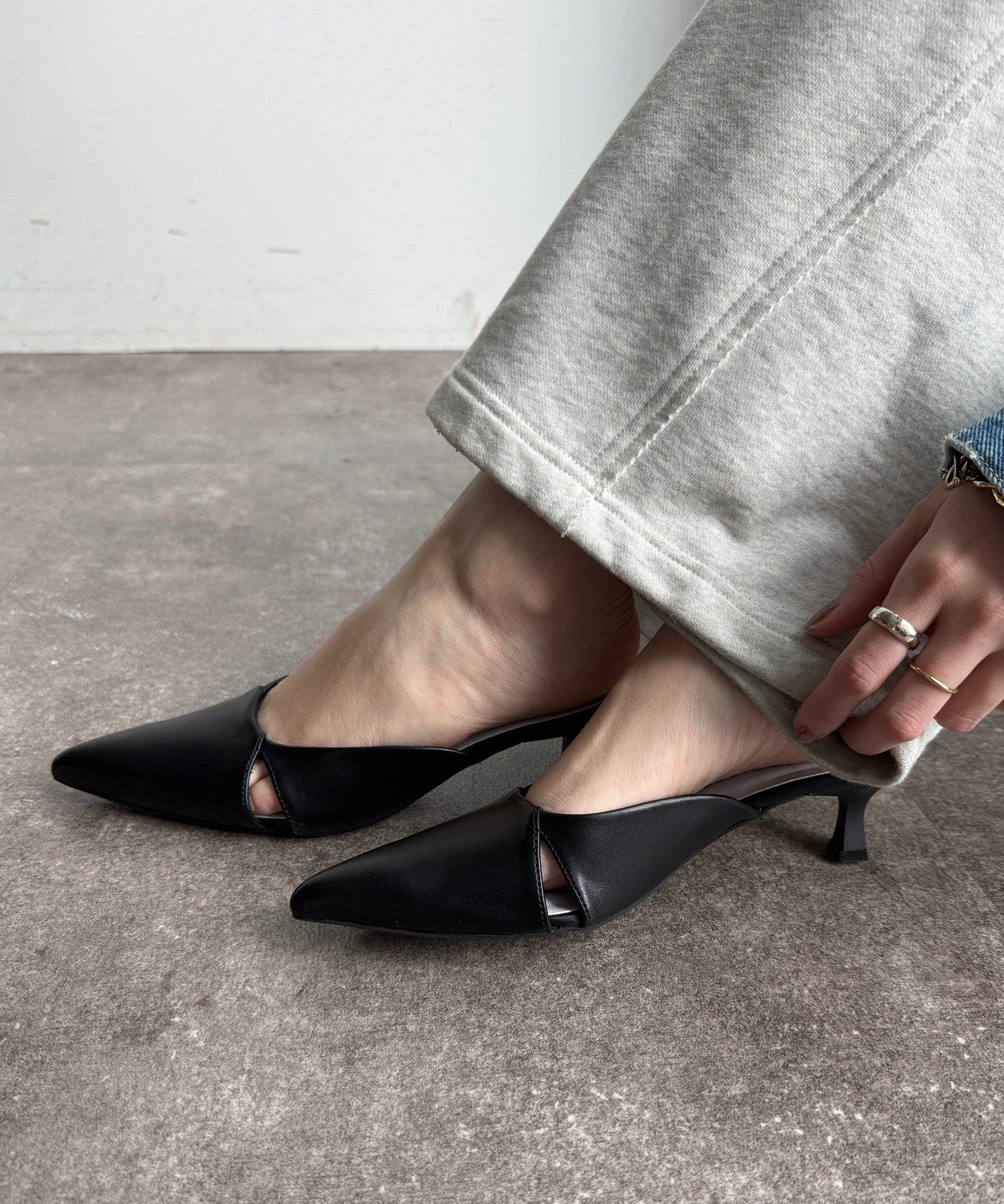 DOUDOU(ドゥドゥ) デザインカットパンプス