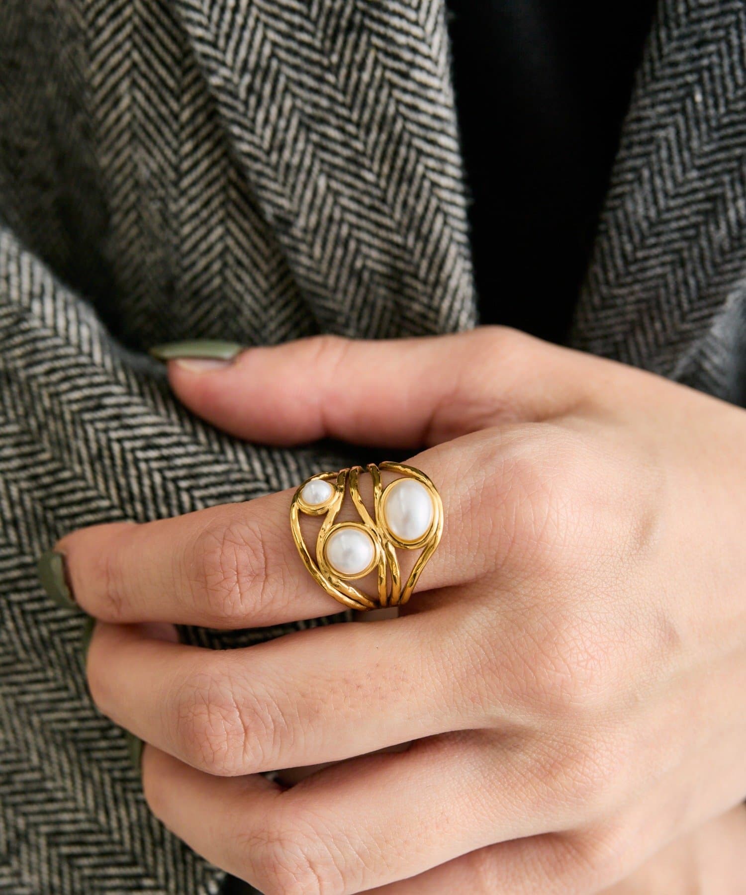 ear PAPILLONNER(イア パピヨネ) 《金属アレルギー対応/ステンレス》スリーカボションリング