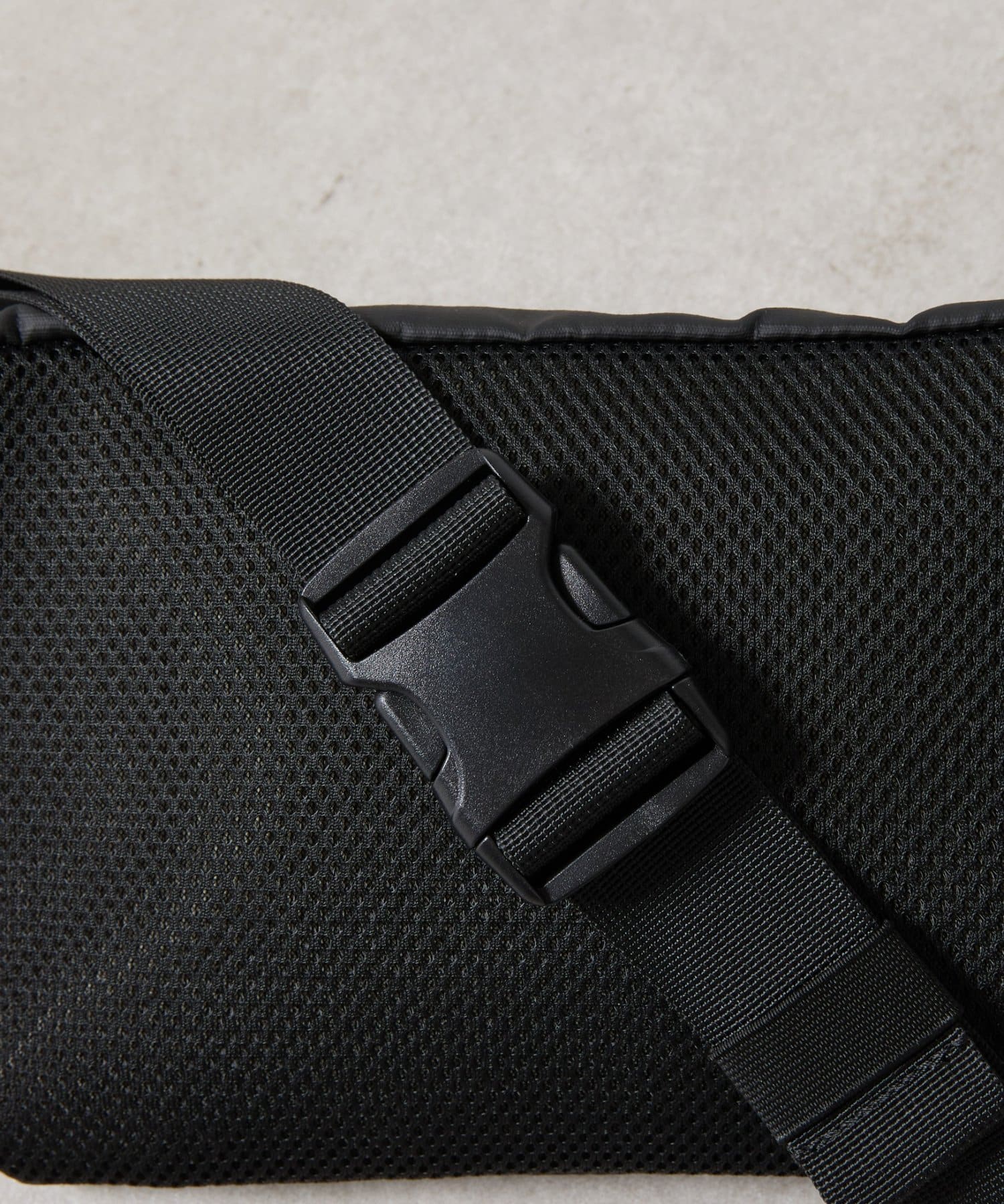 COLONY 2139(コロニー トゥーワンスリーナイン) リップストップボディバッグ