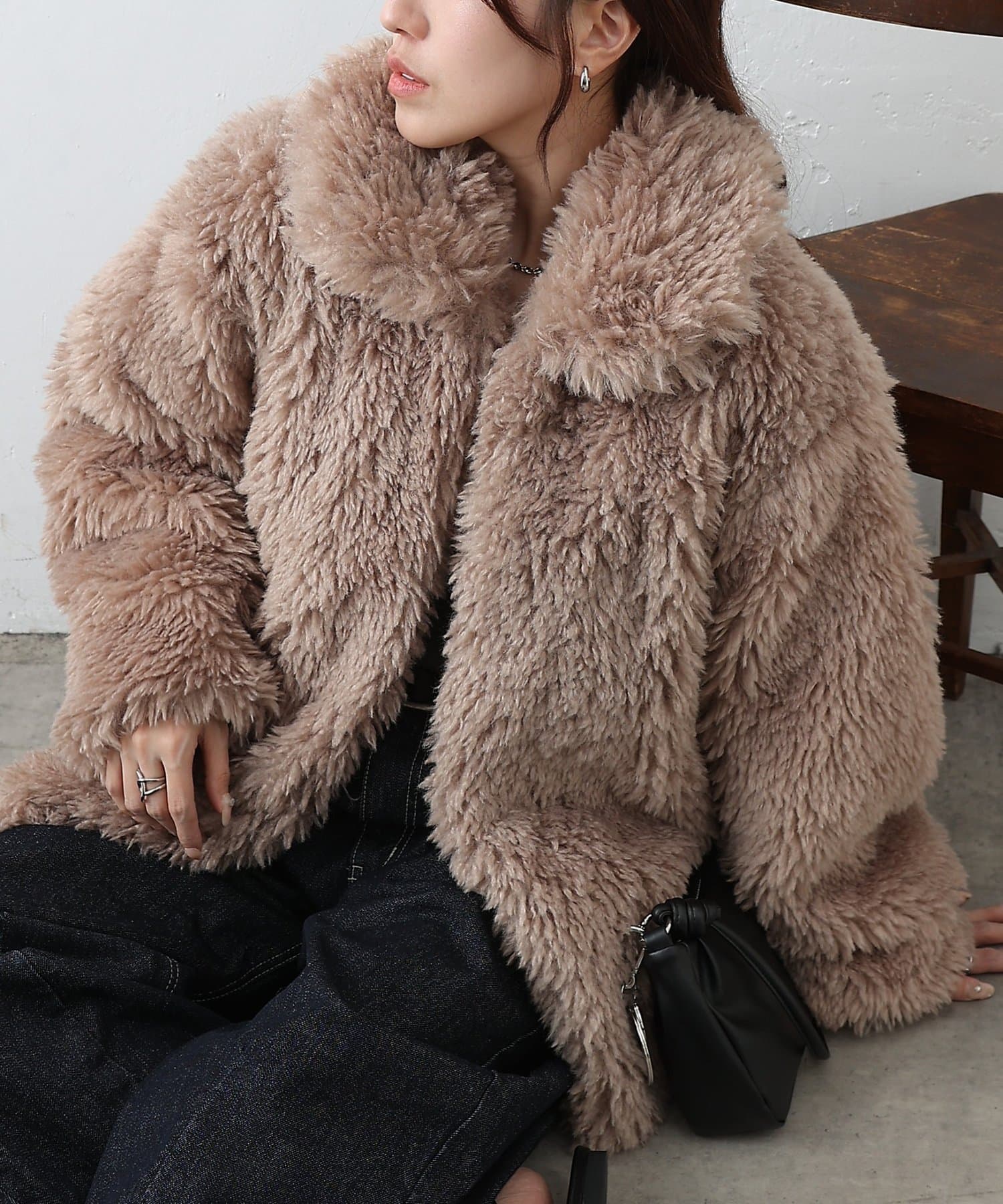 COLONY 2139(コロニー トゥーワンスリーナイン) シープファーステンカラーミドル丈コート