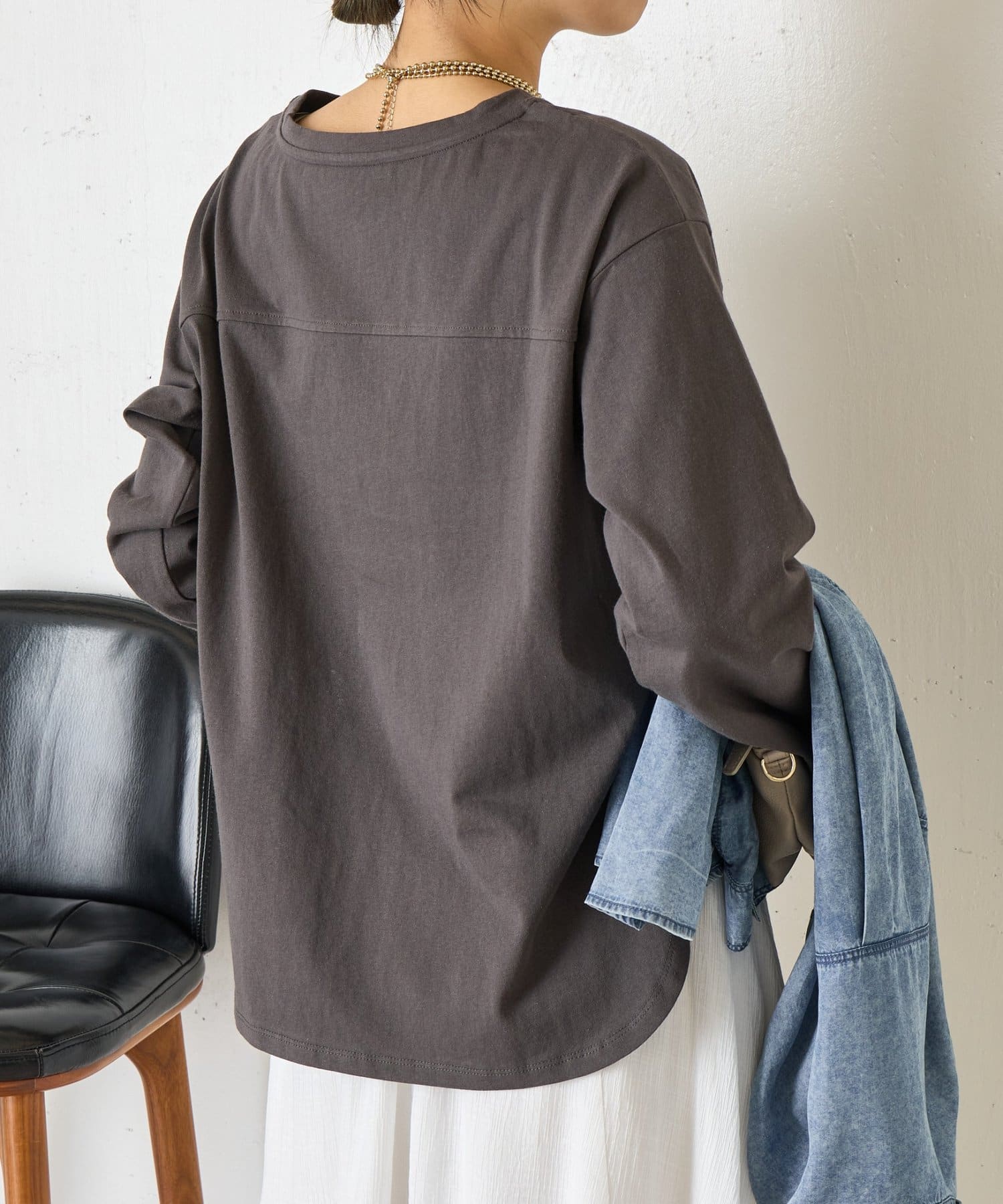 Jena　espace merveilleux(ジェナ　エスパスメルヴェイユ) 裾ラウンドロゴカットソー