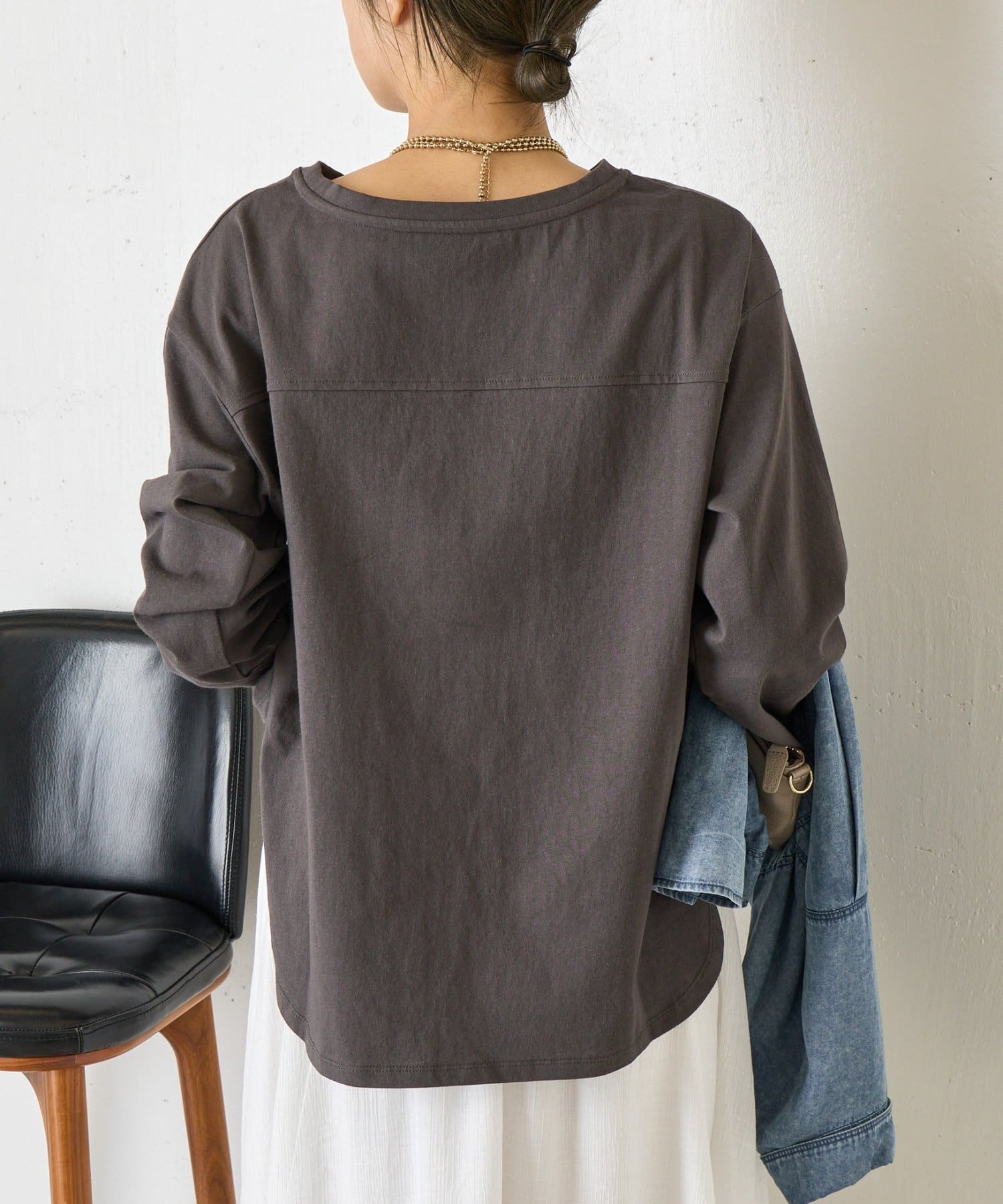 Jena　espace merveilleux(ジェナ　エスパスメルヴェイユ) 裾ラウンドロゴカットソー