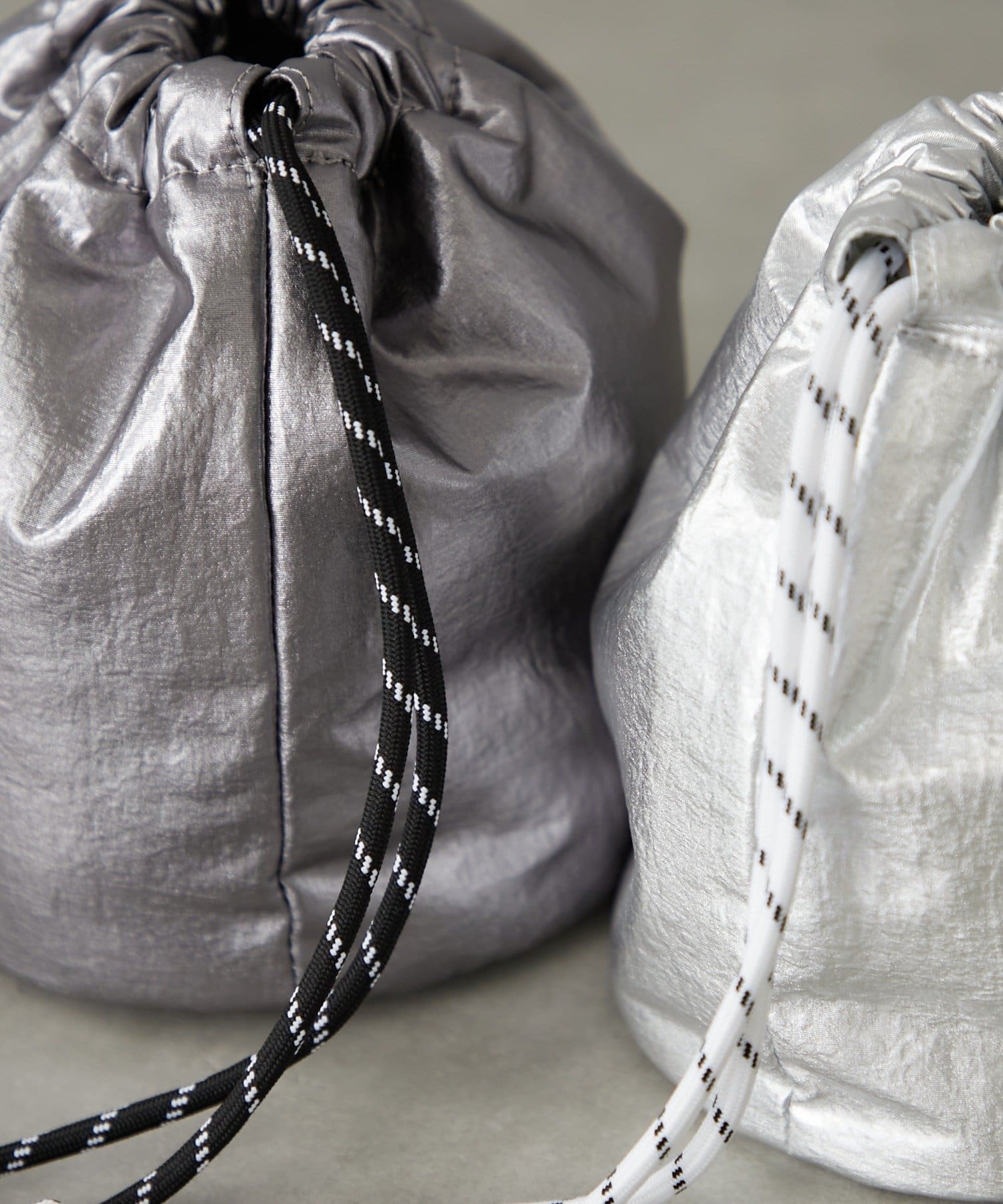 BIRTHDAY BAR(バースデイバー) メタリックミニ巾着バッグ