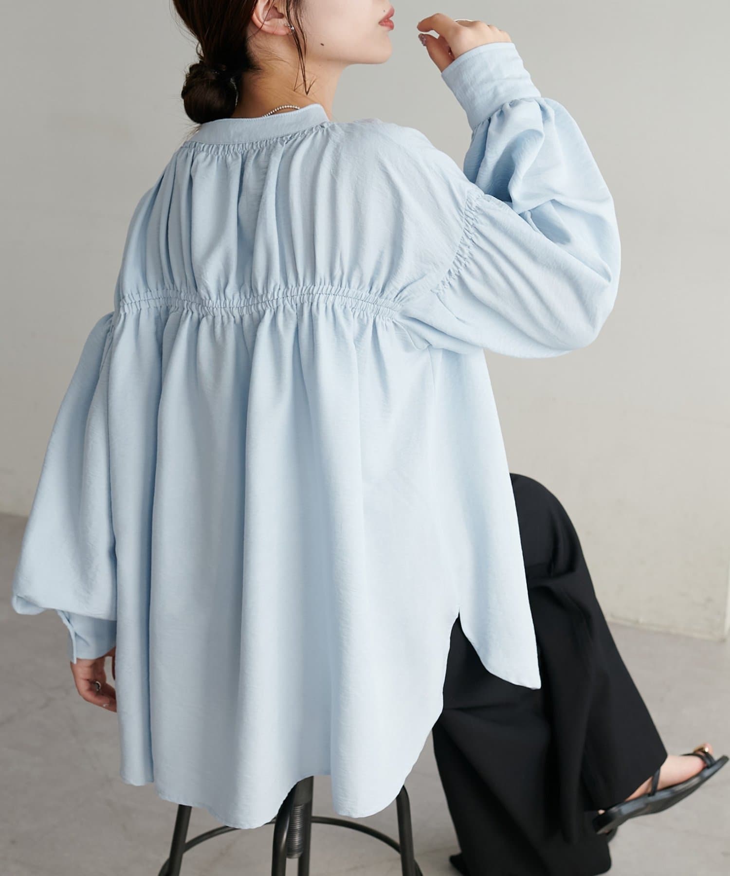 DISCOAT(ディスコート) 【WEB限定】バックシャーリングブラウス