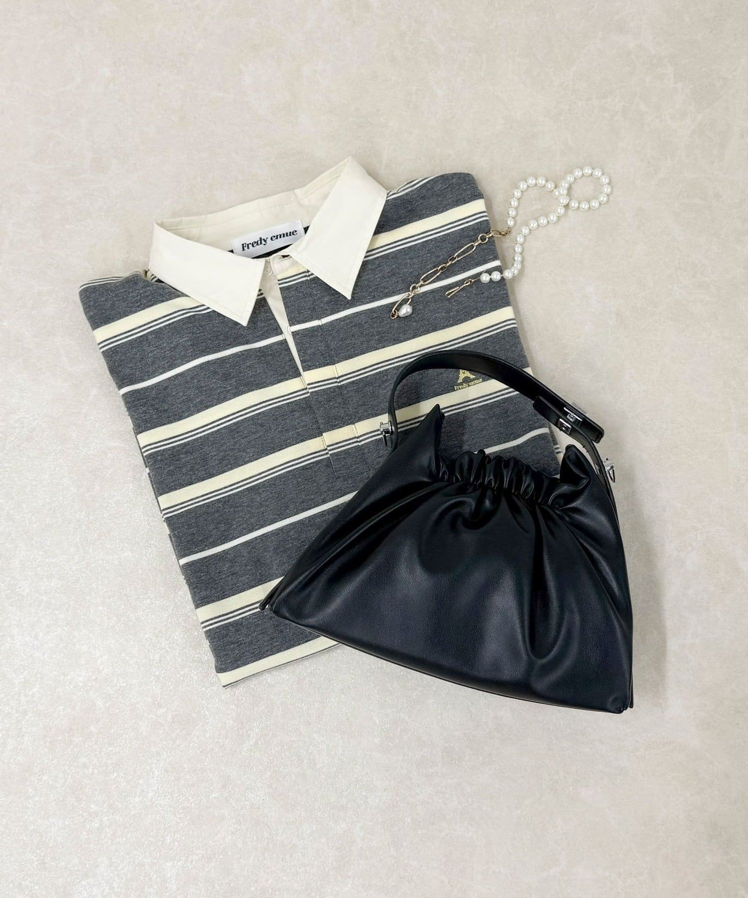 FREDY & GLOSTER(フレディ アンド グロスター) ギャザー三角ワンハンドルバッグ