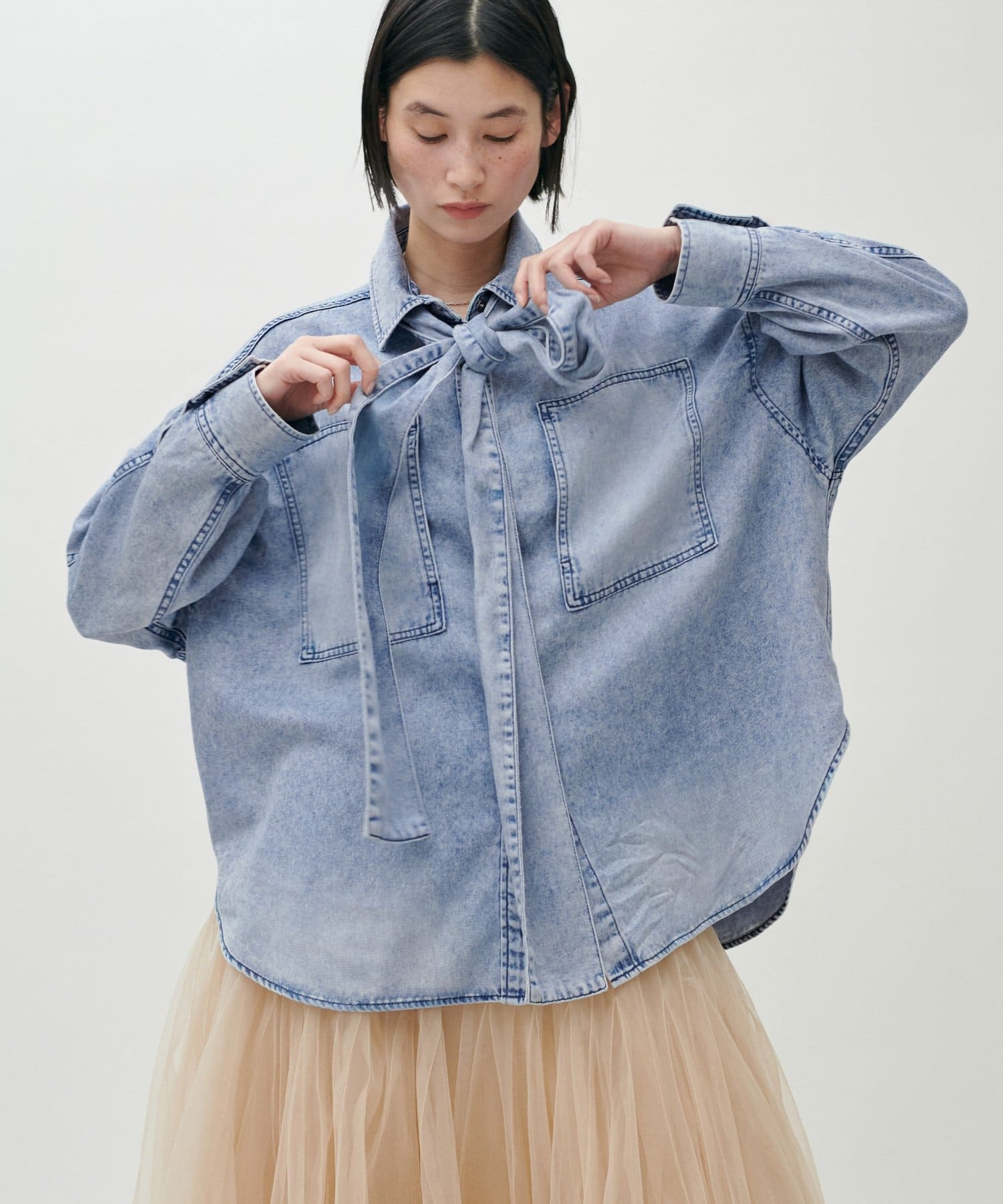 LARUTA(ラルータ) ボウタイBIGポケットデニムブラウス