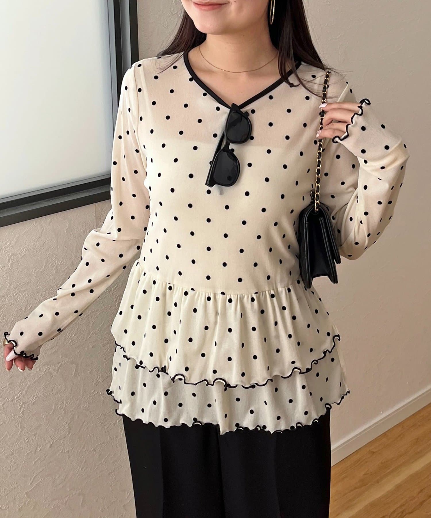 prose verse(プロズヴェール) フロッキードットシアーフリルペプラムトップス