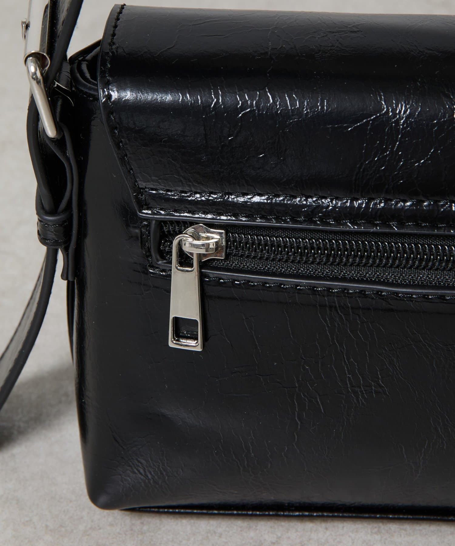 COLONY 2139(コロニー トゥーワンスリーナイン) コンパクトショルダーバッグ