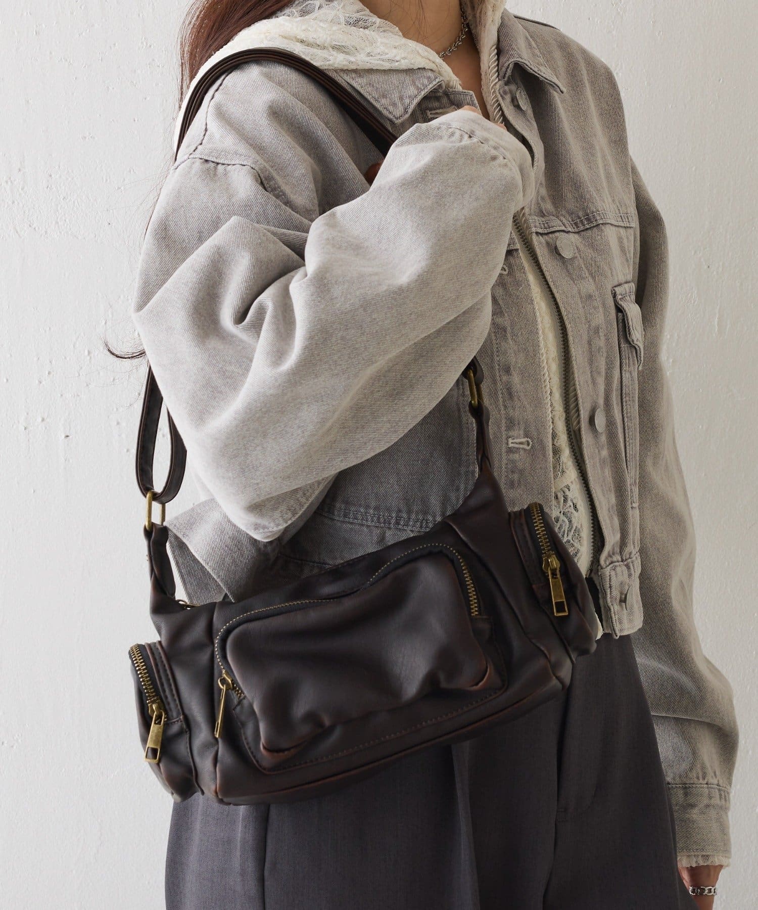 COLONY 2139(コロニー トゥーワンスリーナイン) ウォッシュ加工ショルダーバッグ