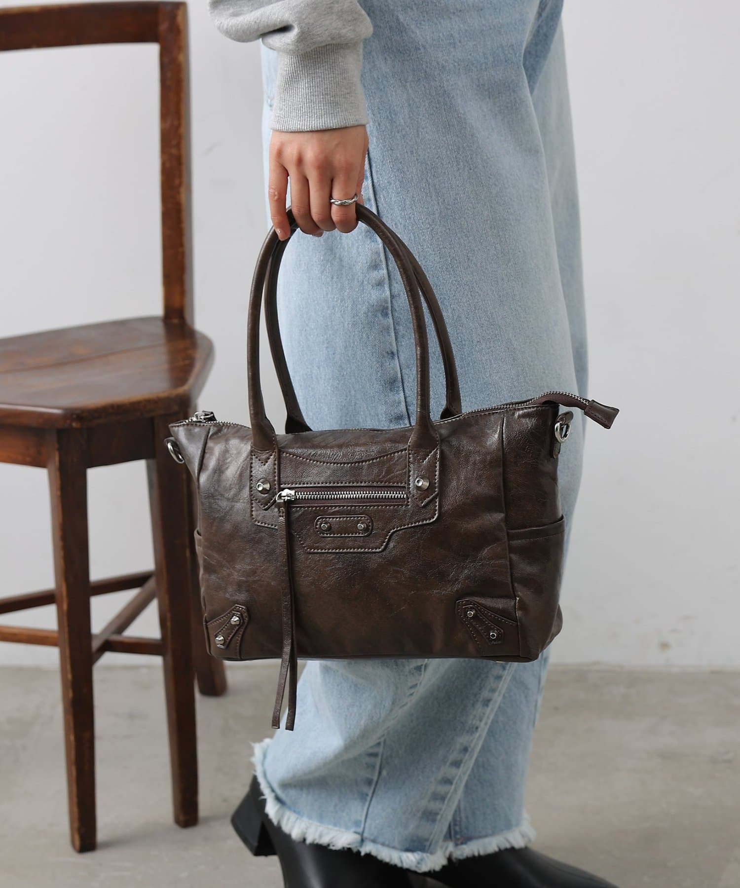 COLONY 2139(コロニー トゥーワンスリーナイン) スタッズハンドバッグ