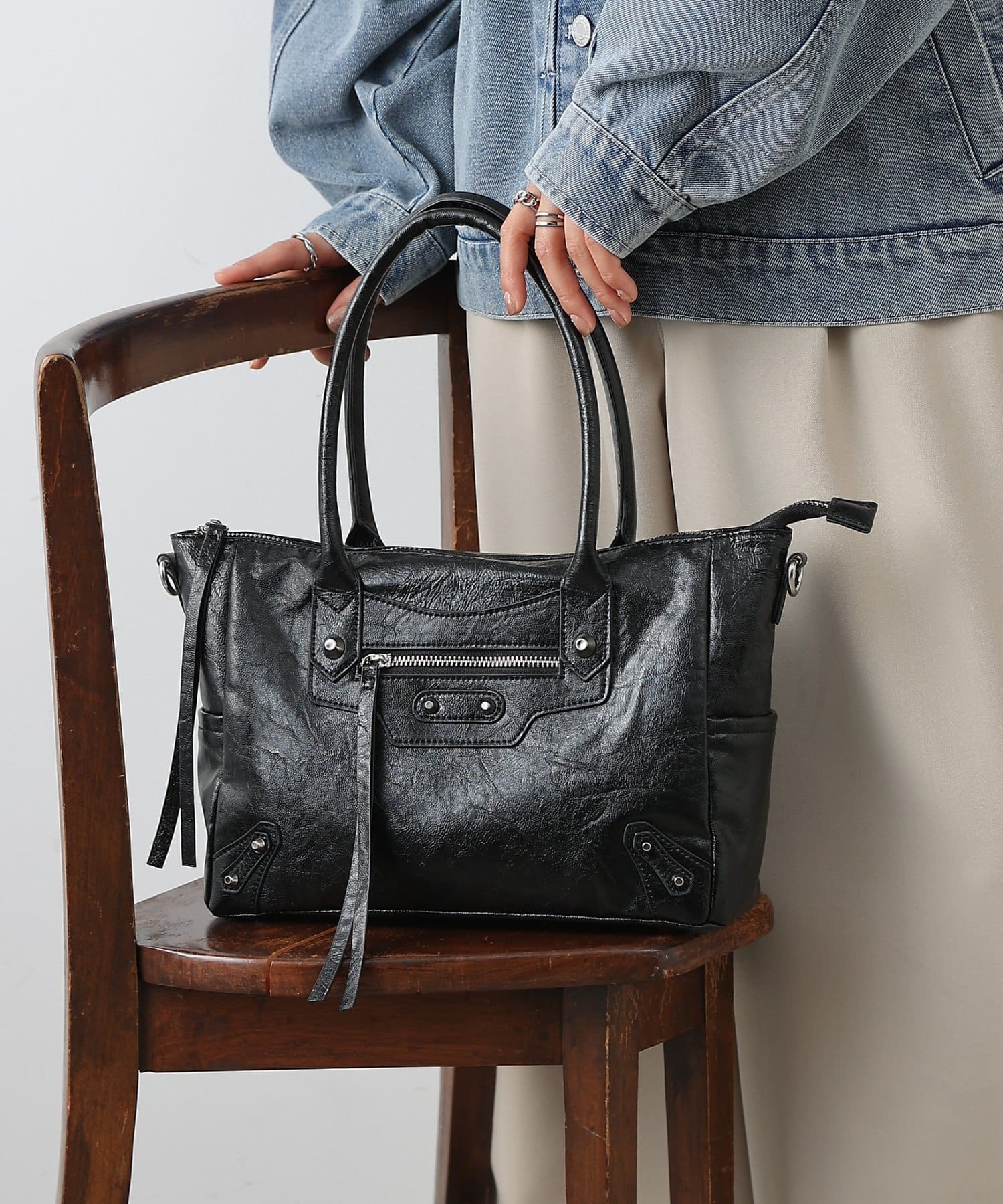 COLONY 2139(コロニー トゥーワンスリーナイン) スタッズハンドバッグ