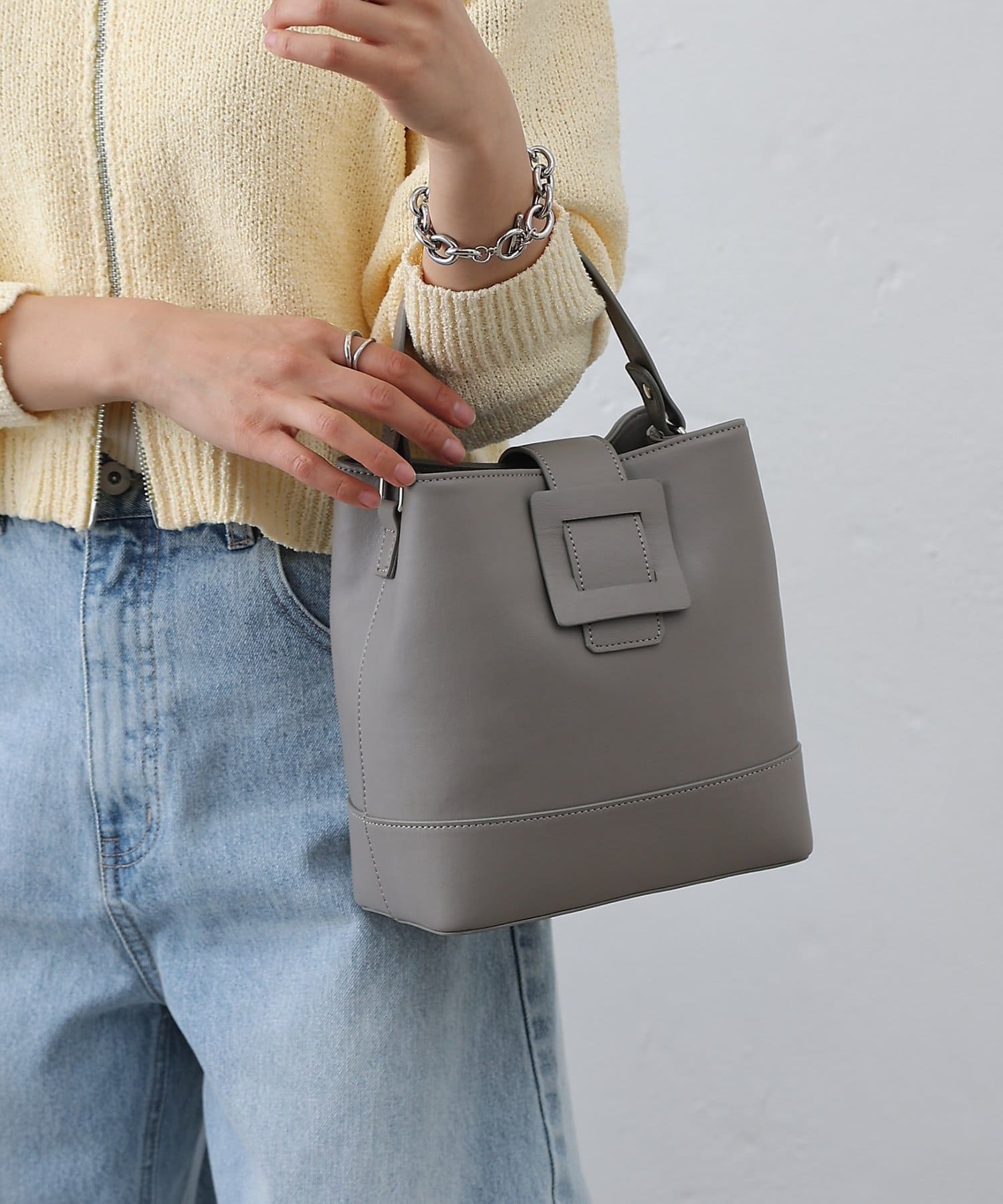 COLONY 2139(コロニー トゥーワンスリーナイン) ベルトフラップバケットバッグ