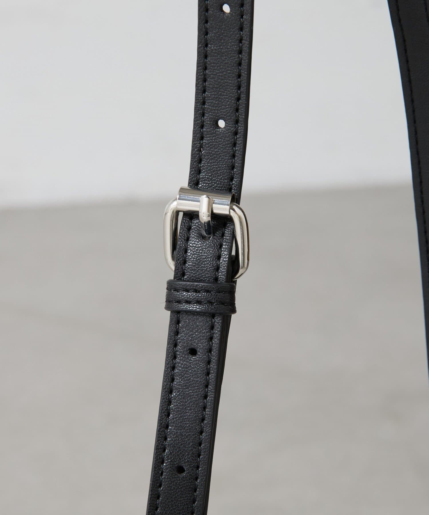 COLONY 2139(コロニー トゥーワンスリーナイン) ベルトフラップバケットバッグ