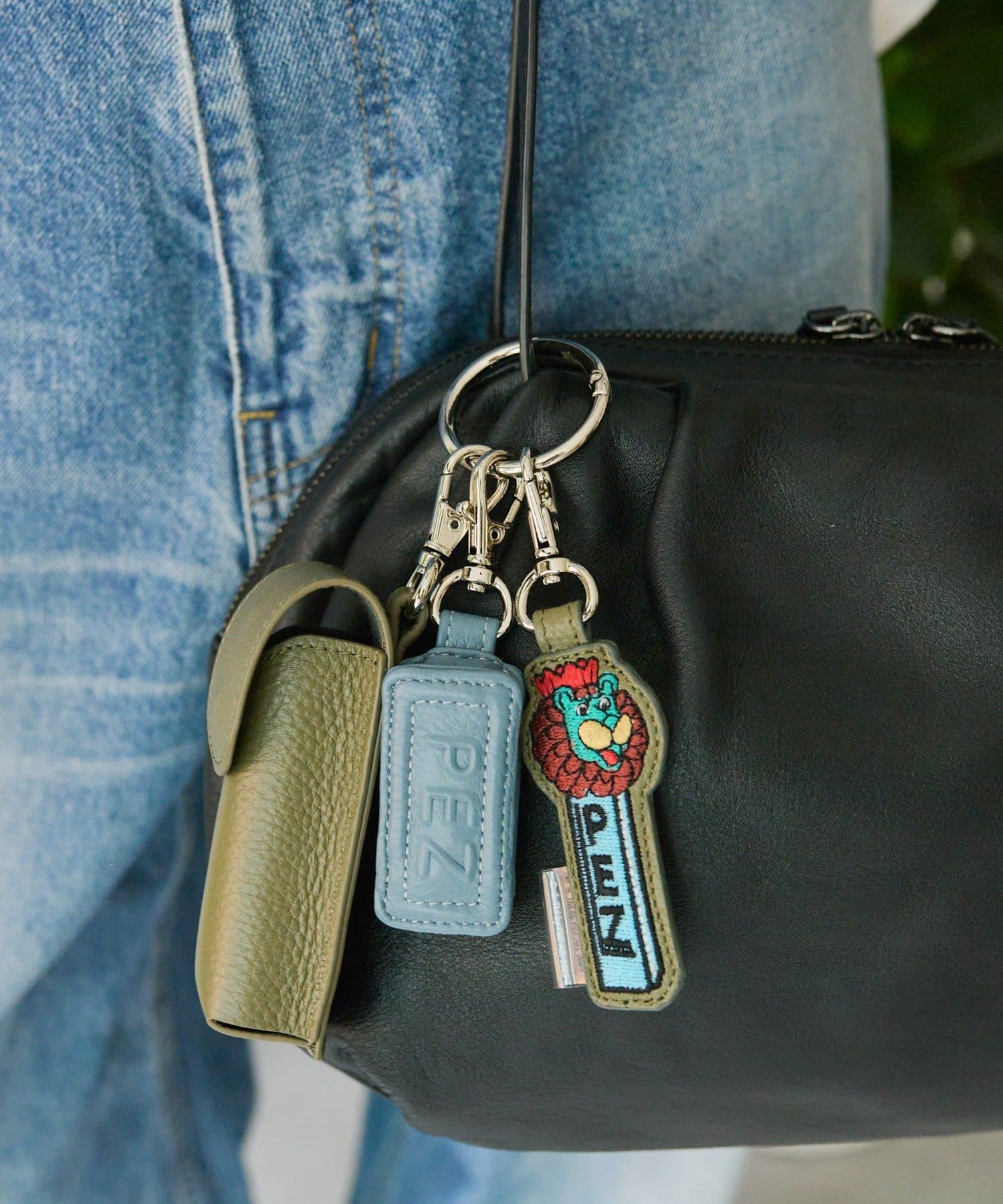 ear PAPILLONNER(イア パピヨネ) 【PEZ(ペッツ)×ear】本革リップケースチャーム