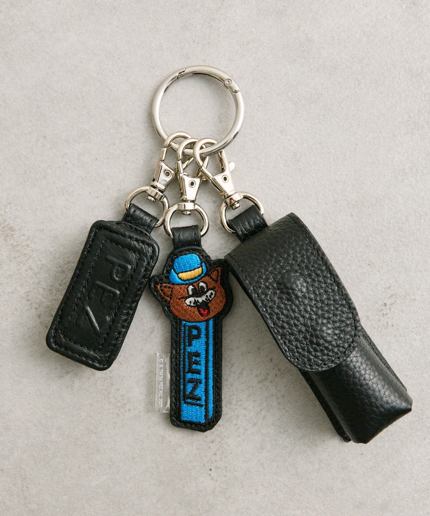 ear PAPILLONNER(イア パピヨネ) 【PEZ(ペッツ)×ear】本革リップケースチャーム