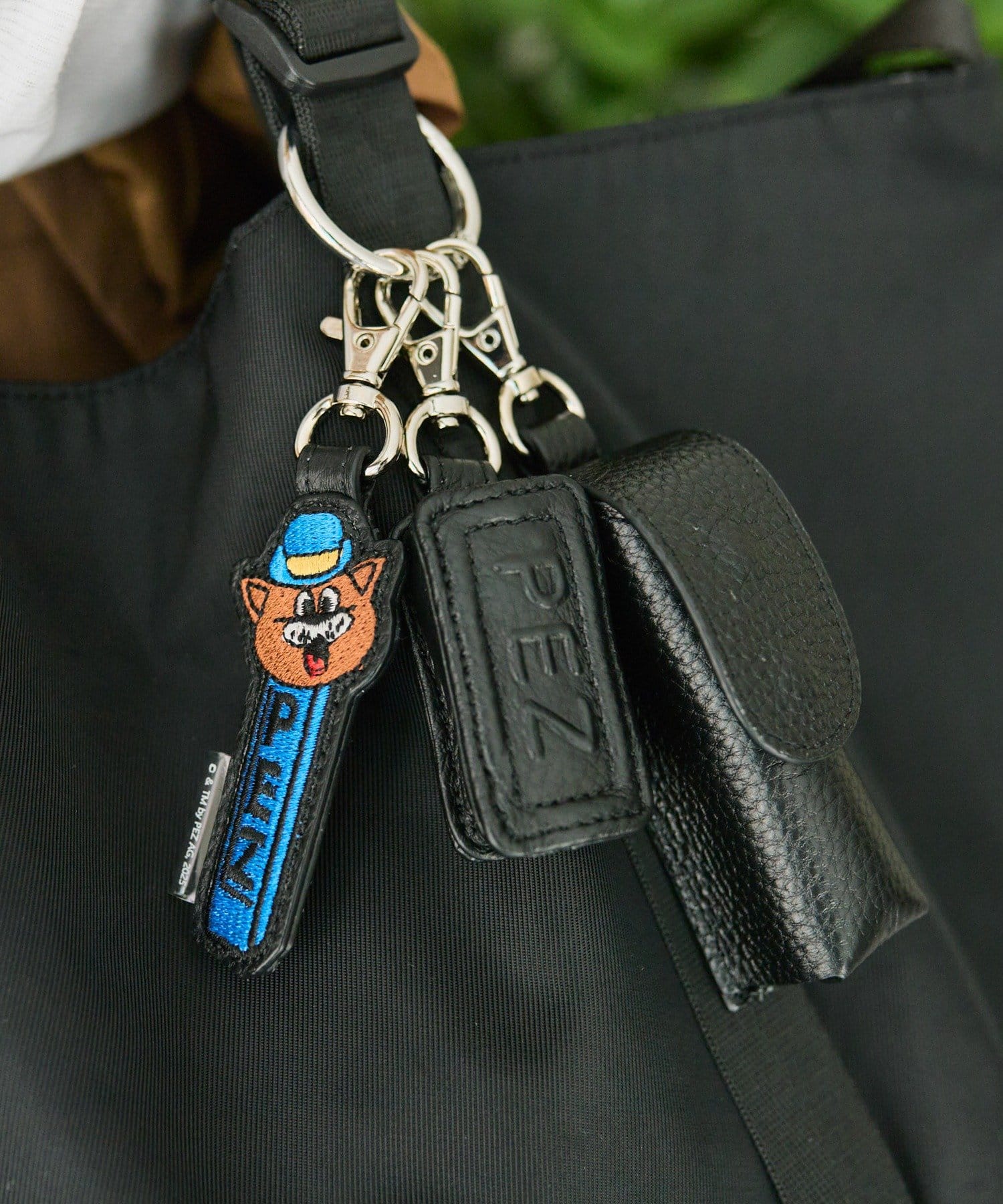 ear PAPILLONNER(イア パピヨネ) 【PEZ(ペッツ)×ear】本革リップケースチャーム