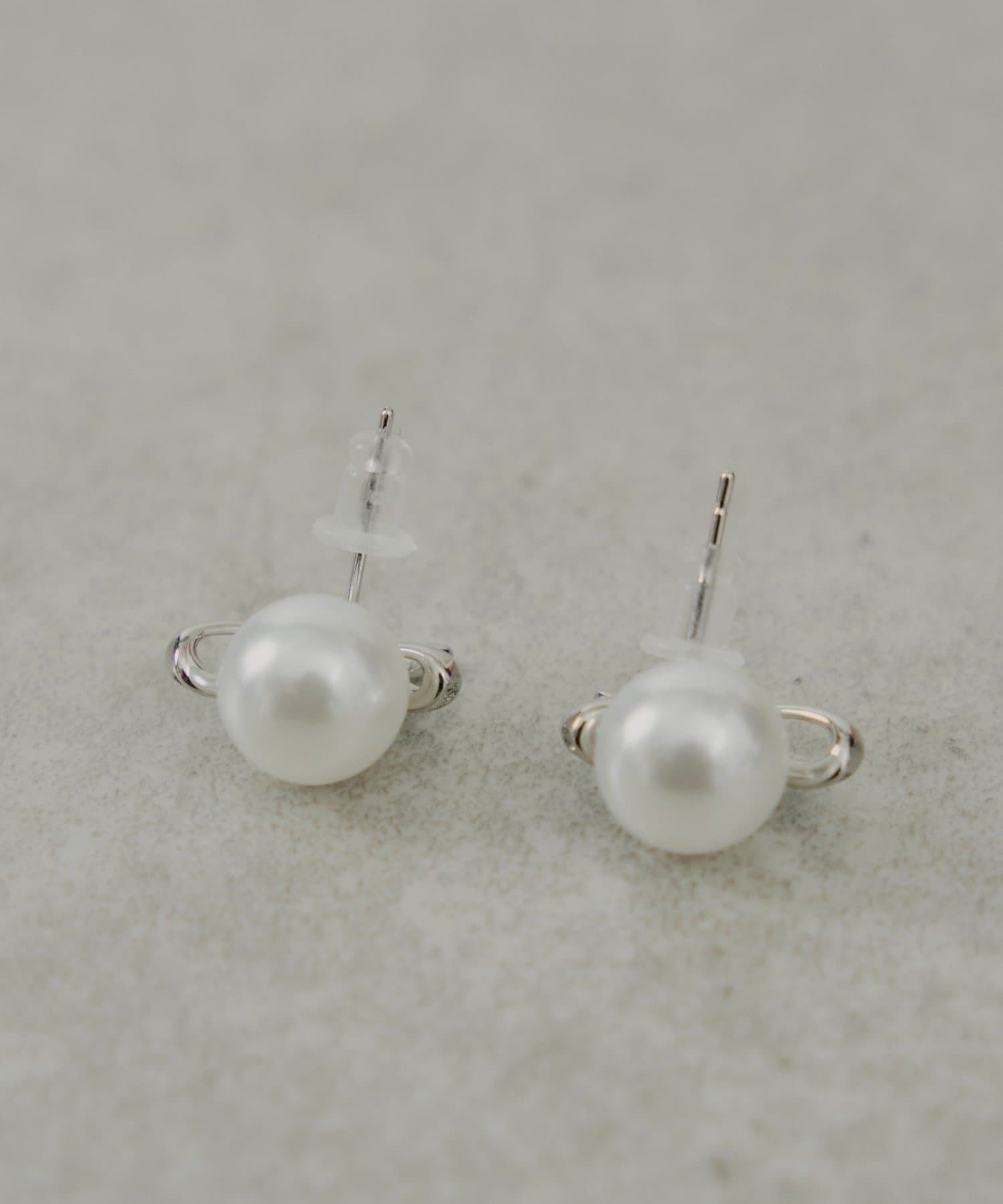 Chico(チコ) 【12/19(金)18時販売】リボンパールピアス