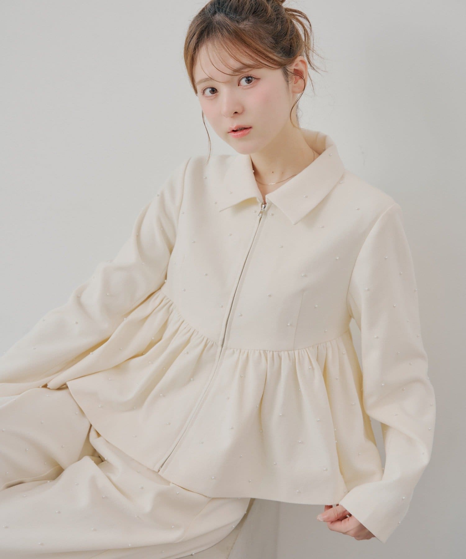 Chico(チコ) 【SALON by Chico/セットアップ対応】パールペプラムジップジャケット