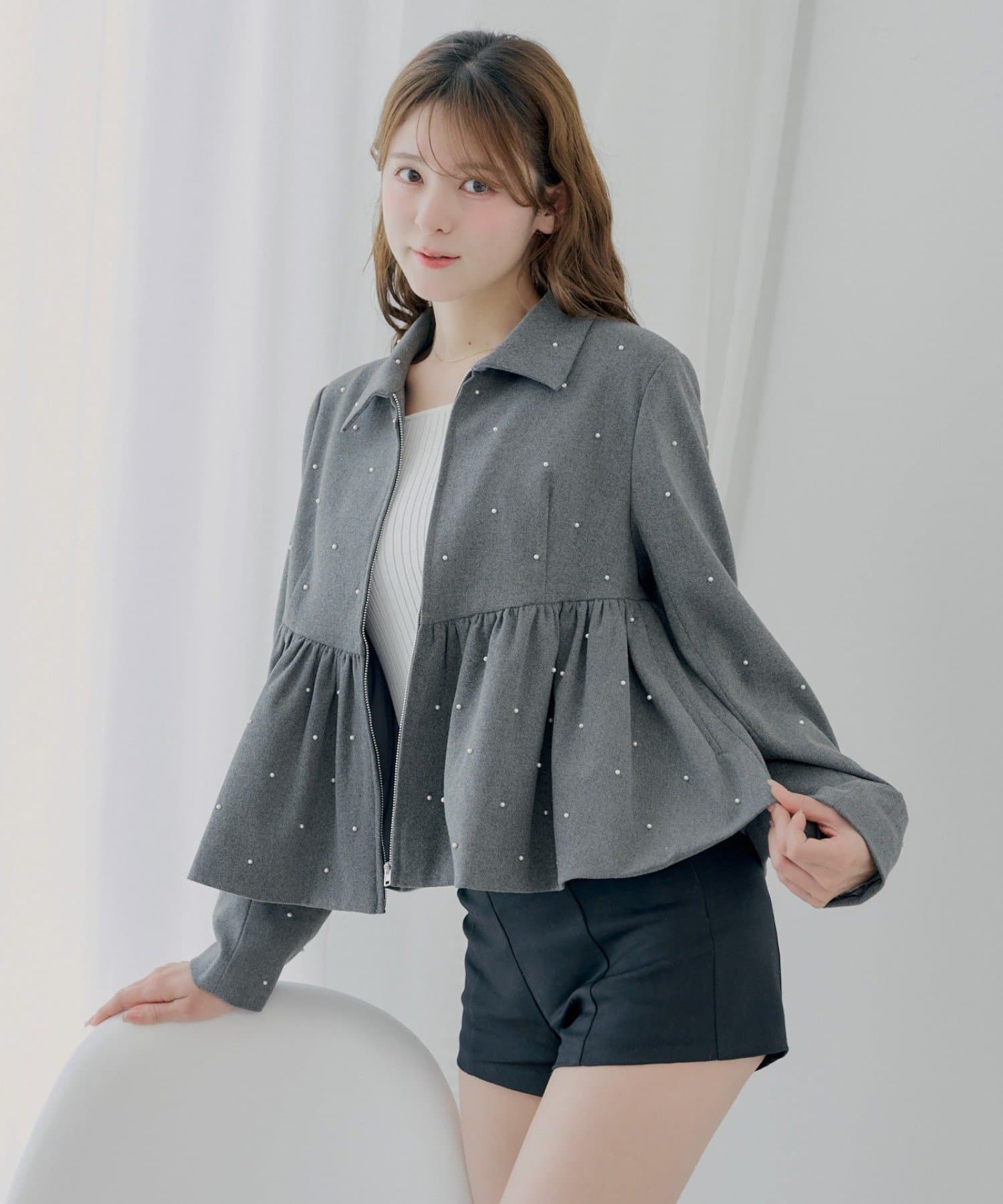 Chico(チコ) 【SALON by Chico/セットアップ対応】パールペプラムジップジャケット