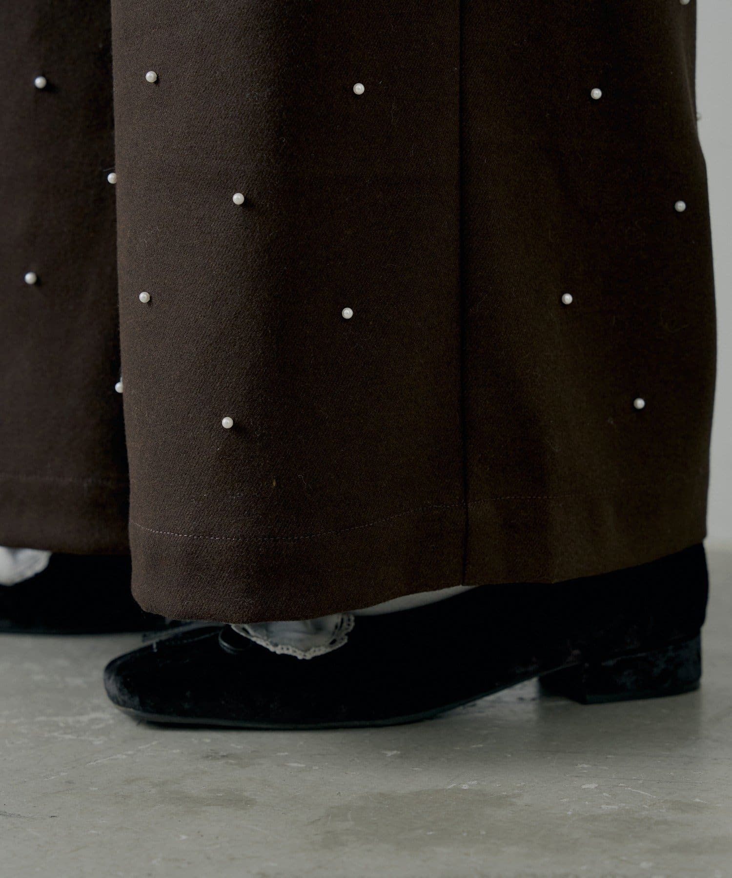 Chico(チコ) 【SALON by Chico/セットアップ対応】取り外しフリル＋パールルーズスラックスパンツ