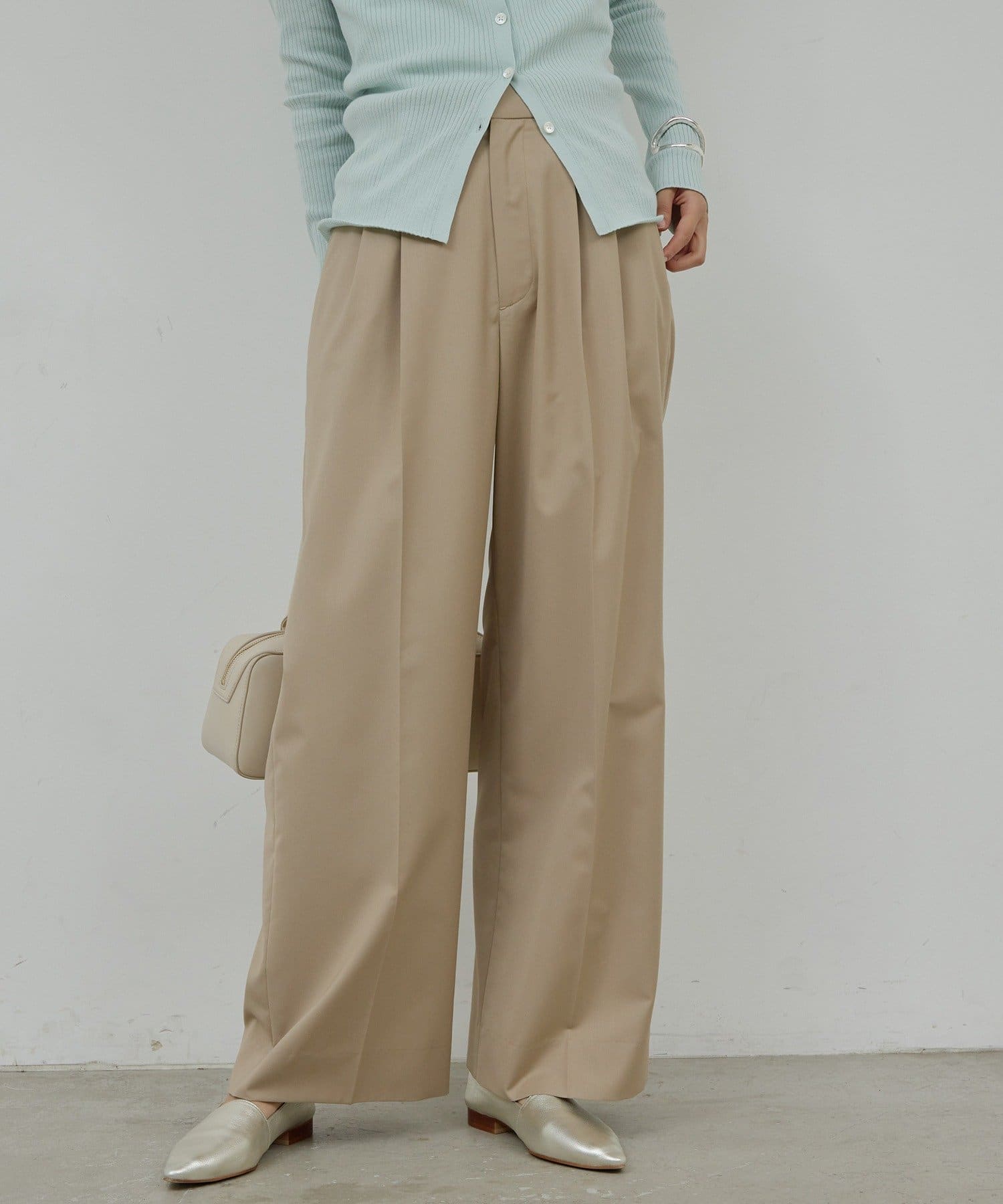 GALLARDAGALANTE(ガリャルダガランテ) 【手洗い可】タックストレートパンツ