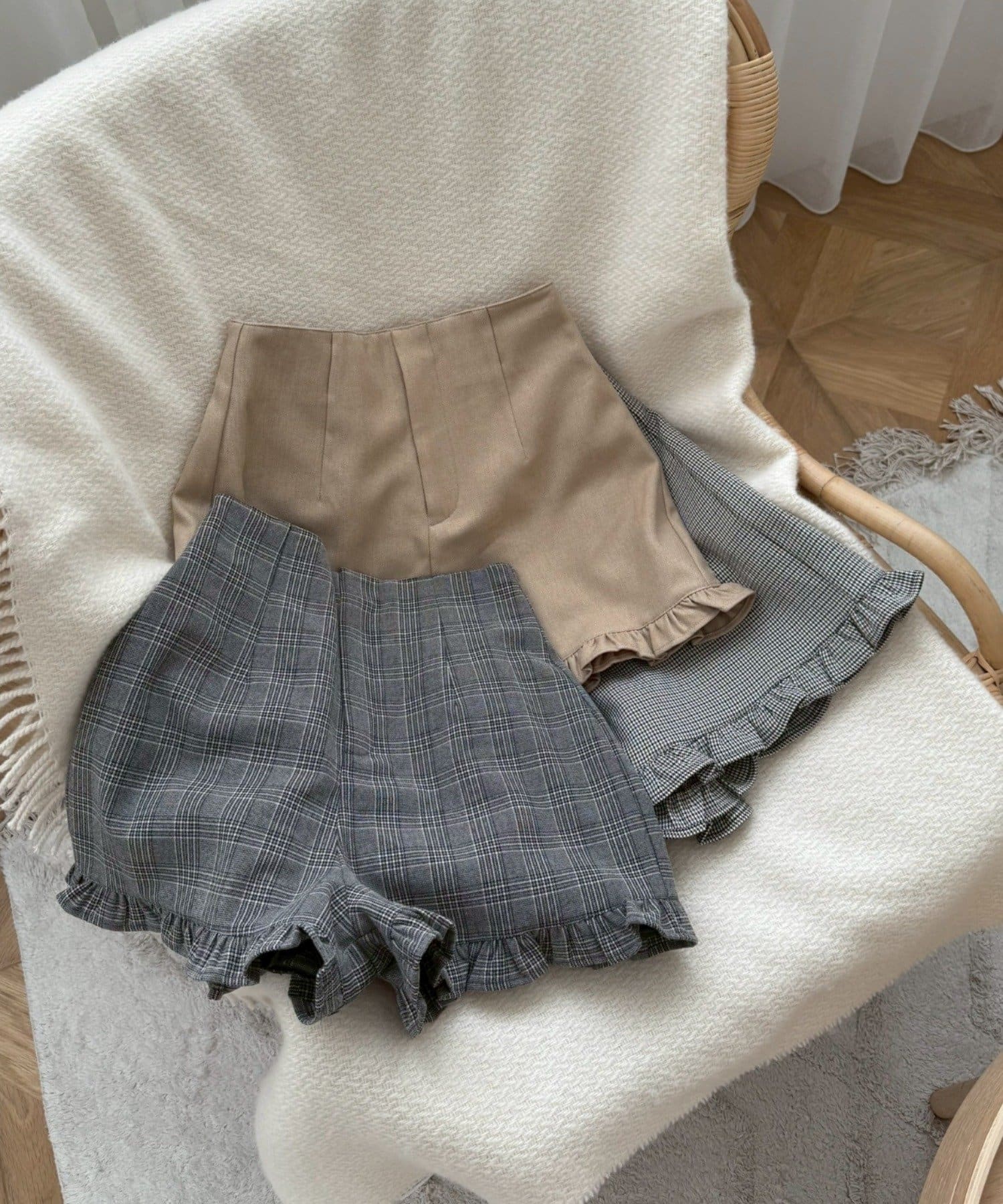 Remind me and forever(リマインドミーアンドフォーエバー) 【2026SS】裾フリルショートパンツ