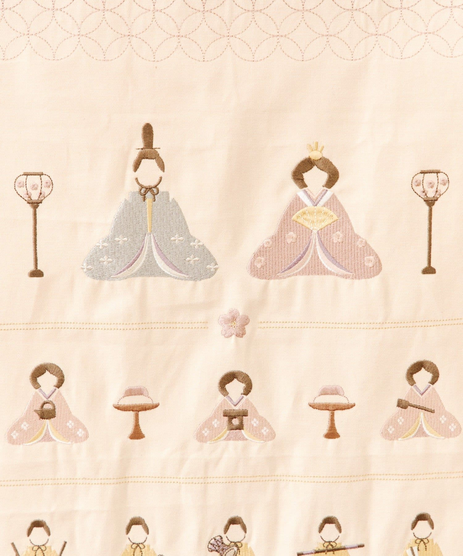 salut!(サリュ) 雛段刺繍タペストリー／ひなまつり