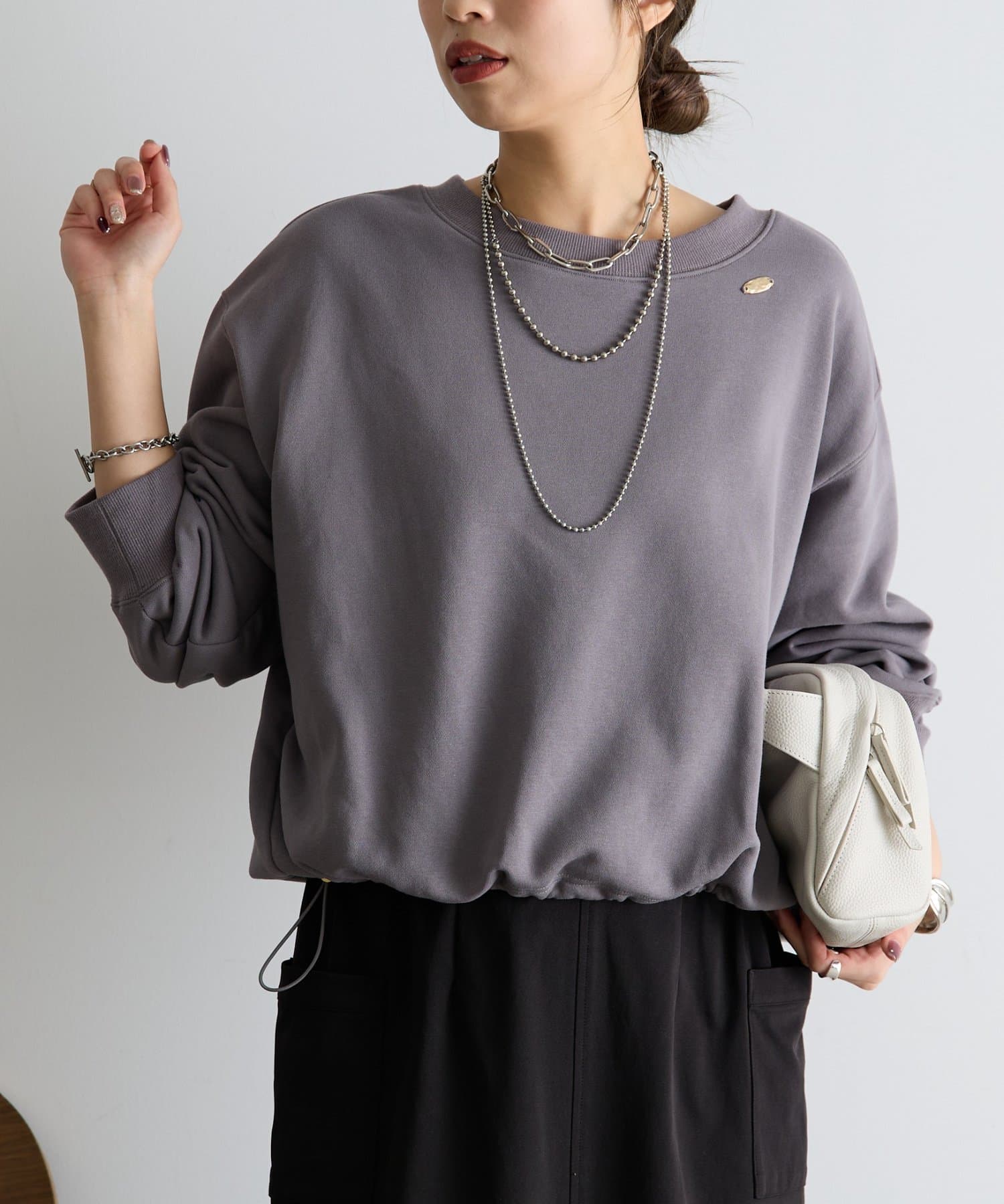 Jena　espace merveilleux(ジェナ　エスパスメルヴェイユ) 【シンプルに差がつく】プレート付裾ドロストカットソー