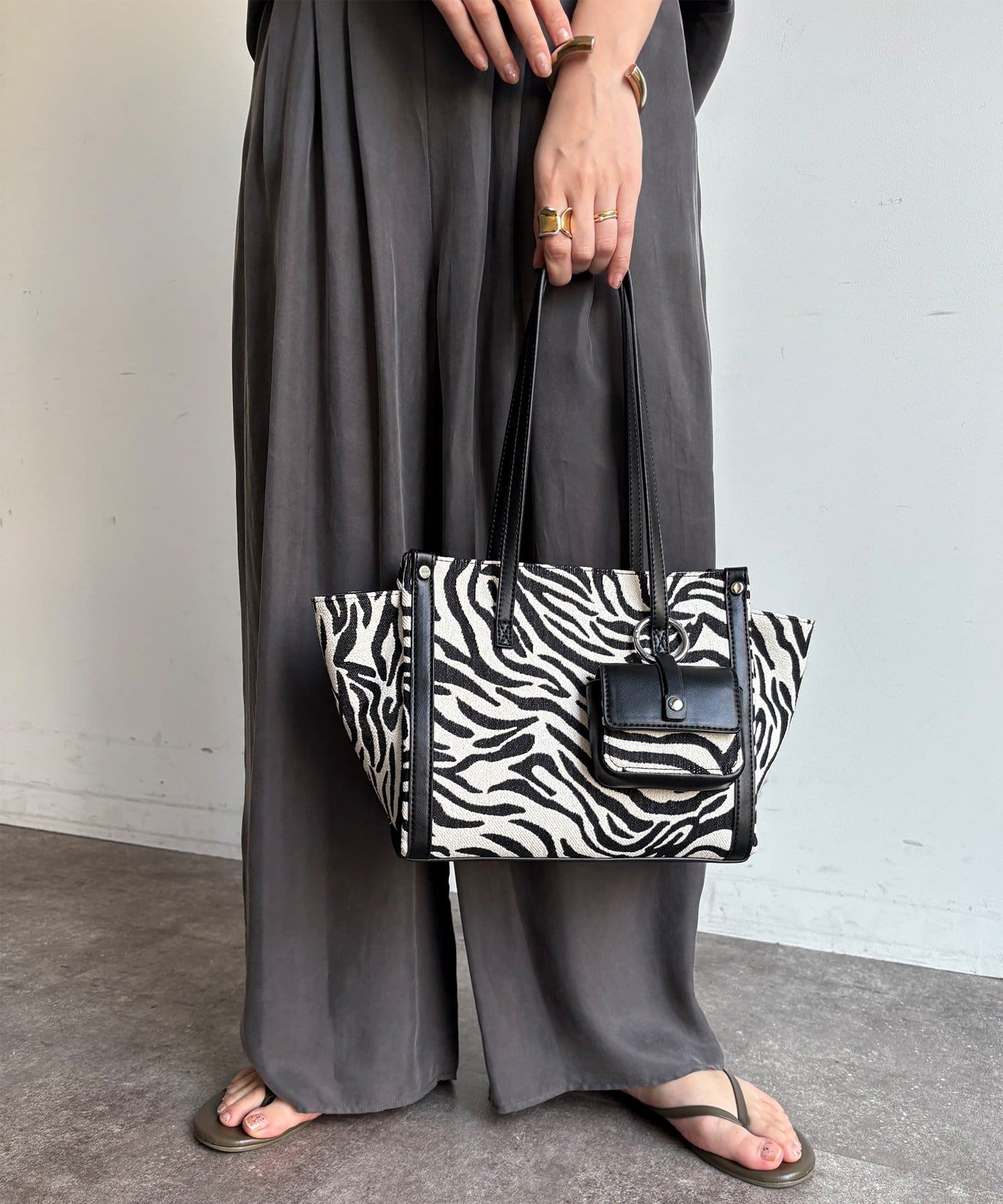 DOUDOU(ドゥドゥ) 【WEB限定】ミニポーチ付きエルガリートート