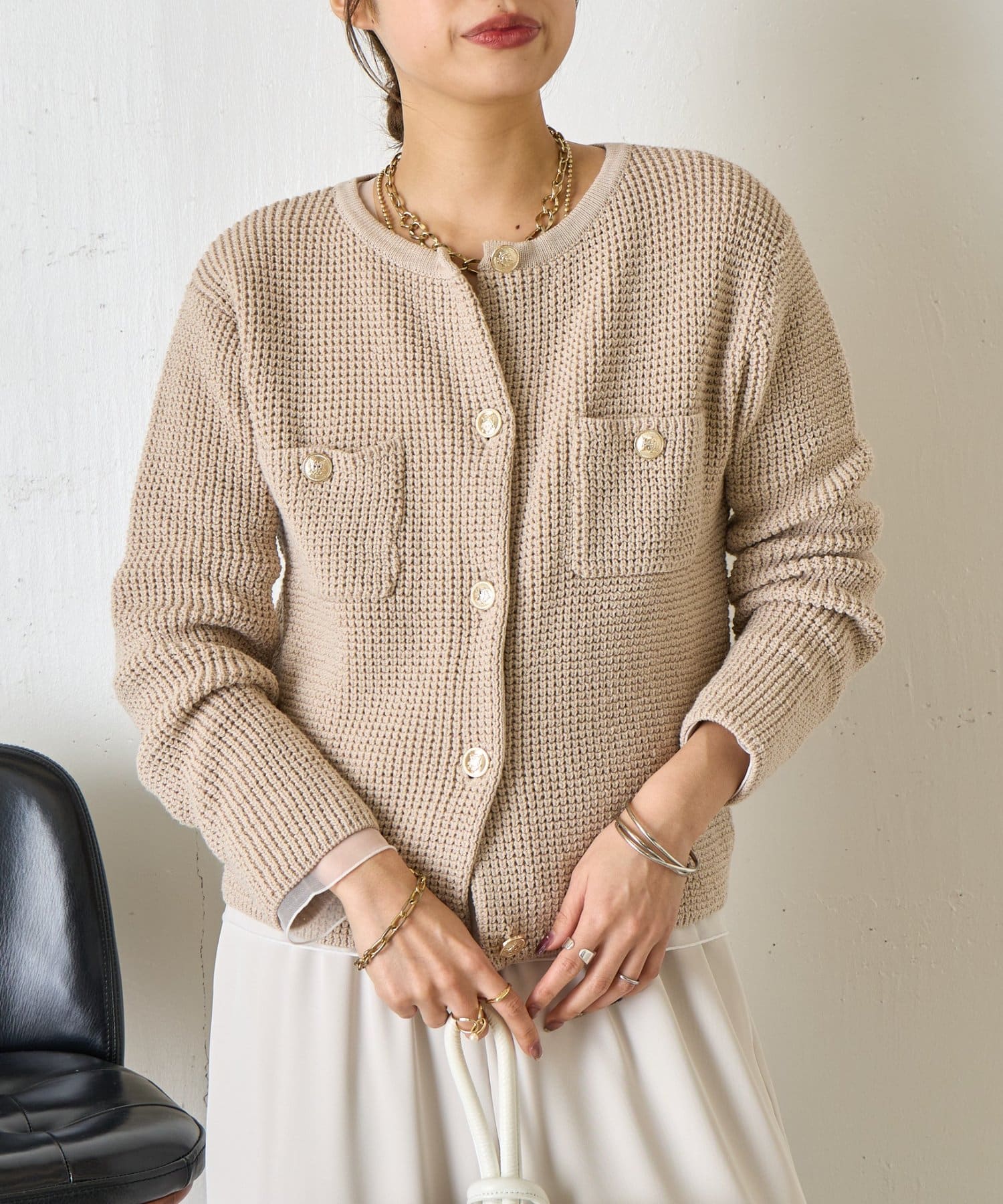 Jena　espace merveilleux(ジェナ　エスパスメルヴェイユ) エンブレムボタンカーディガン