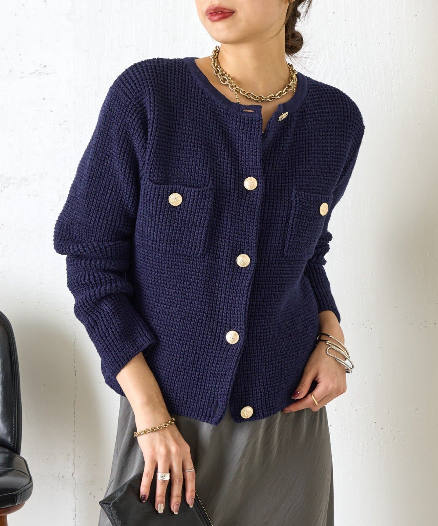 Jena　espace merveilleux(ジェナ　エスパスメルヴェイユ) エンブレムボタンカーディガン