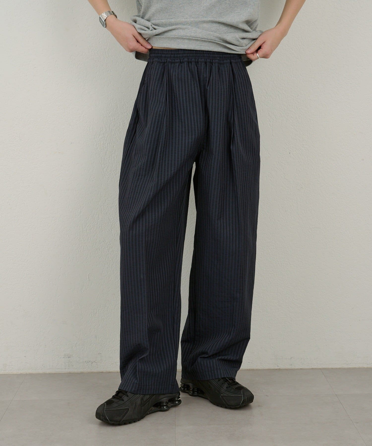 Kastane(カスタネ) 【WHIMSIC】シアーサッカーストライプ ルーズフィットイージースラックス