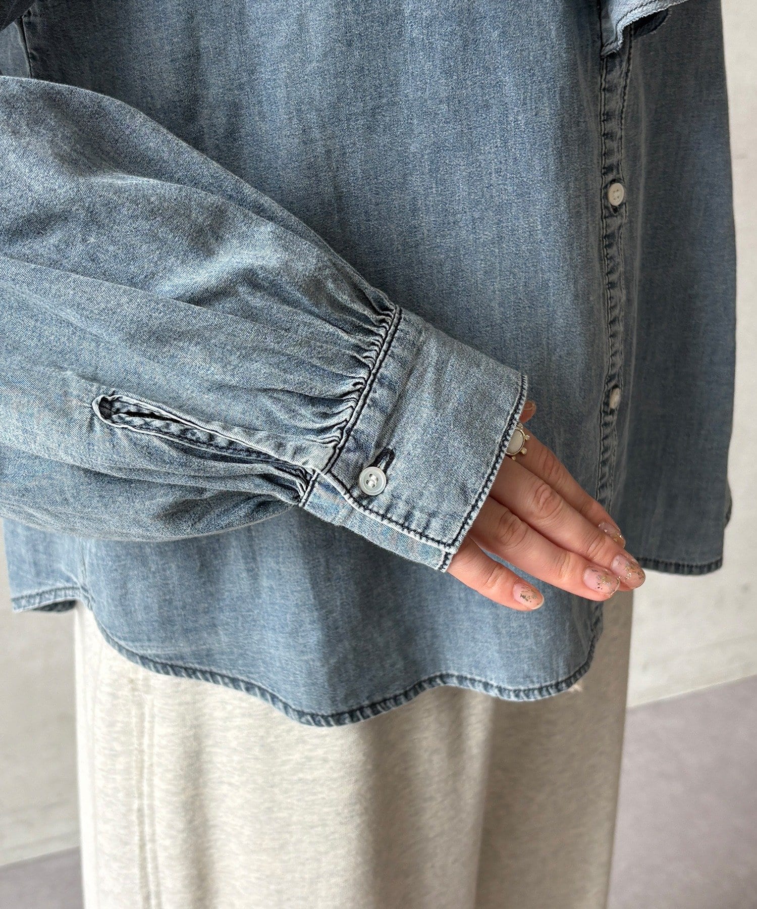 DOUDOU(ドゥドゥ) ライトデニムフリルブラウス