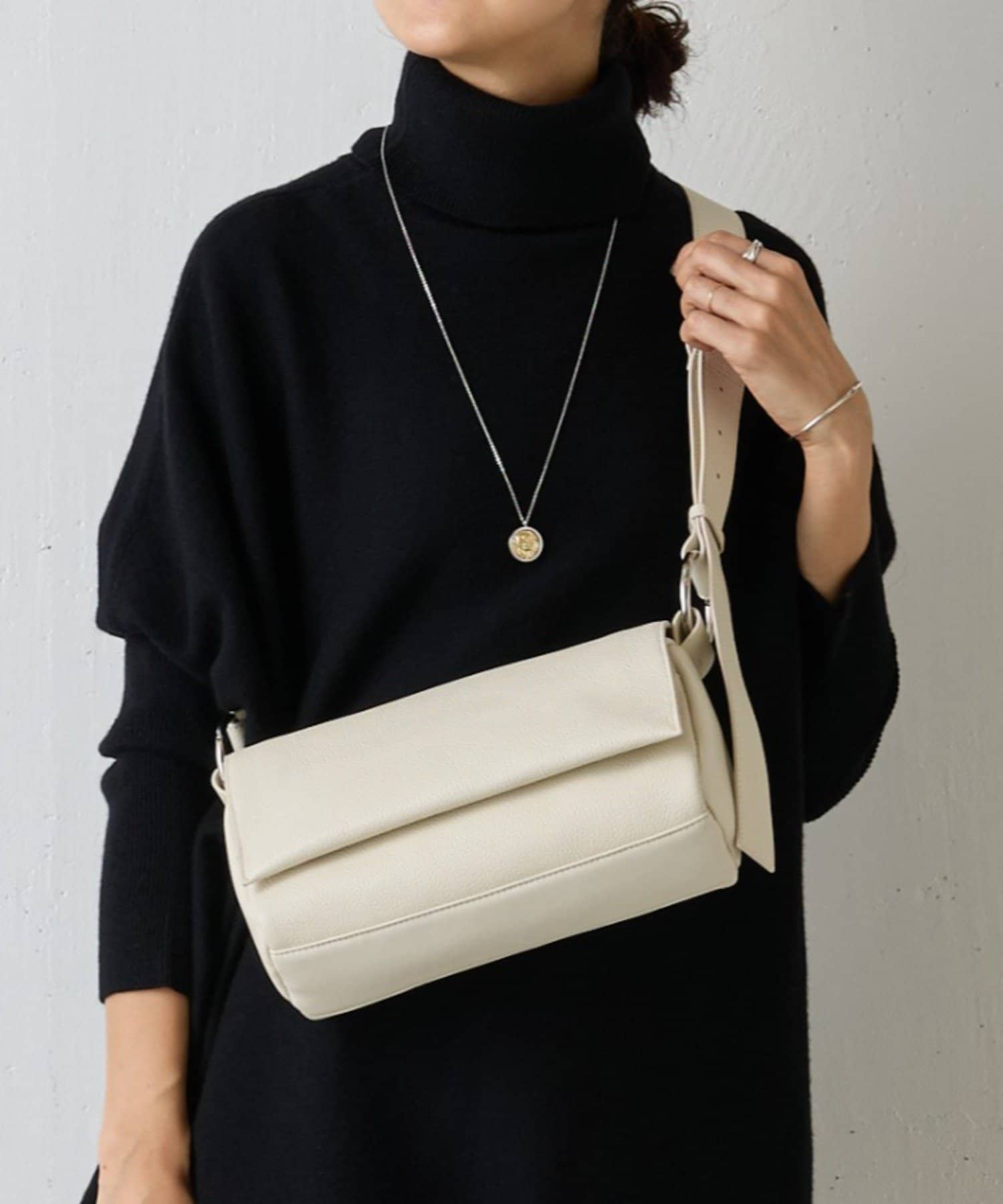 BEARDSLEY(ビアズリー) レザーボディバッグ