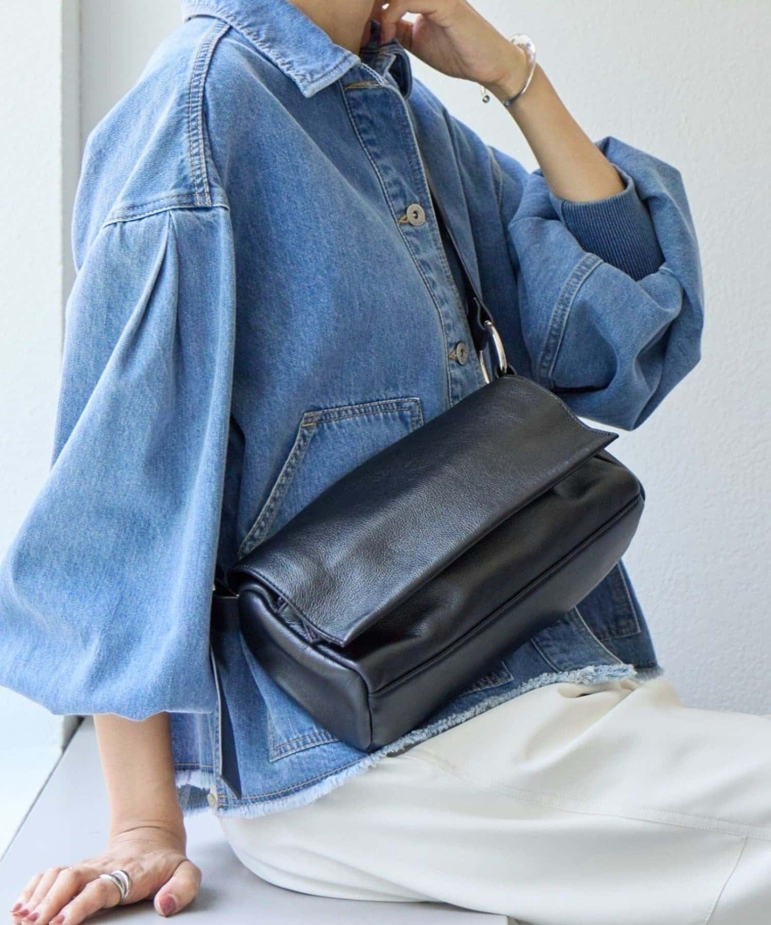 BEARDSLEY(ビアズリー) レザーボディバッグ