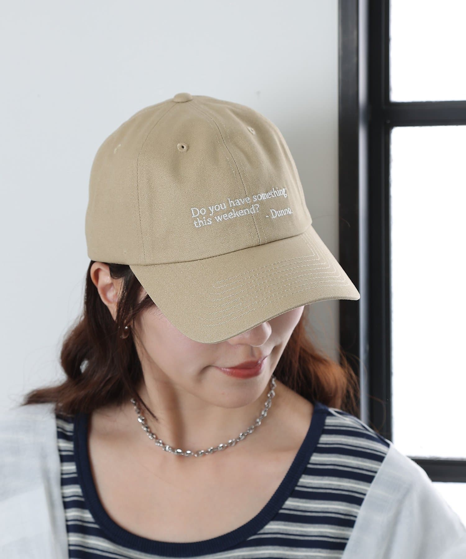 COLONY 2139(コロニー トゥーワンスリーナイン) トーク刺繍ツイルキャップ