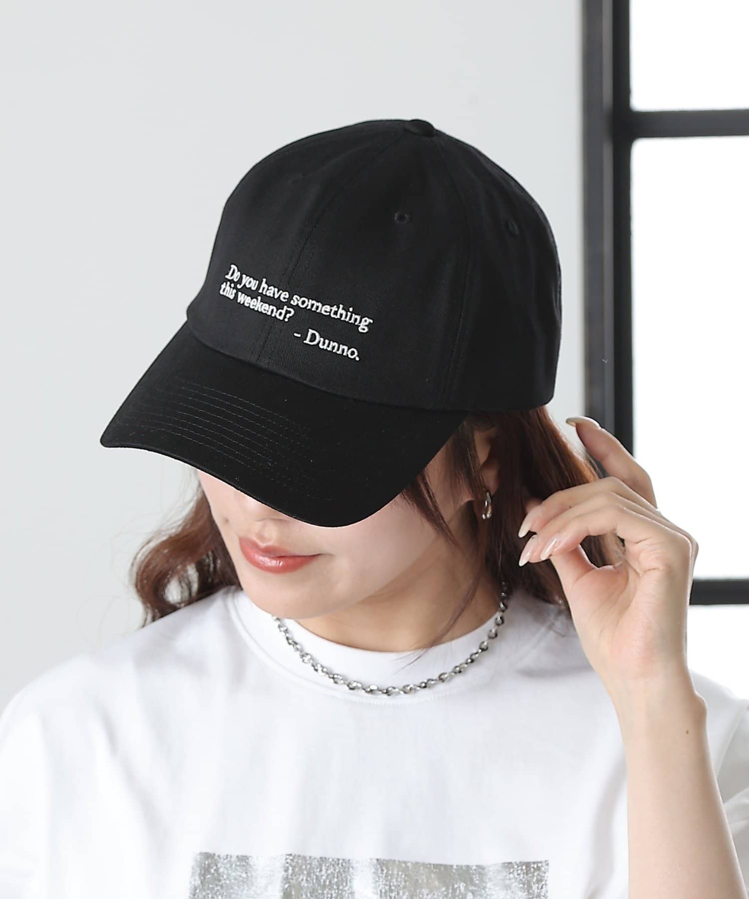 COLONY 2139(コロニー トゥーワンスリーナイン) トーク刺繍ツイルキャップ