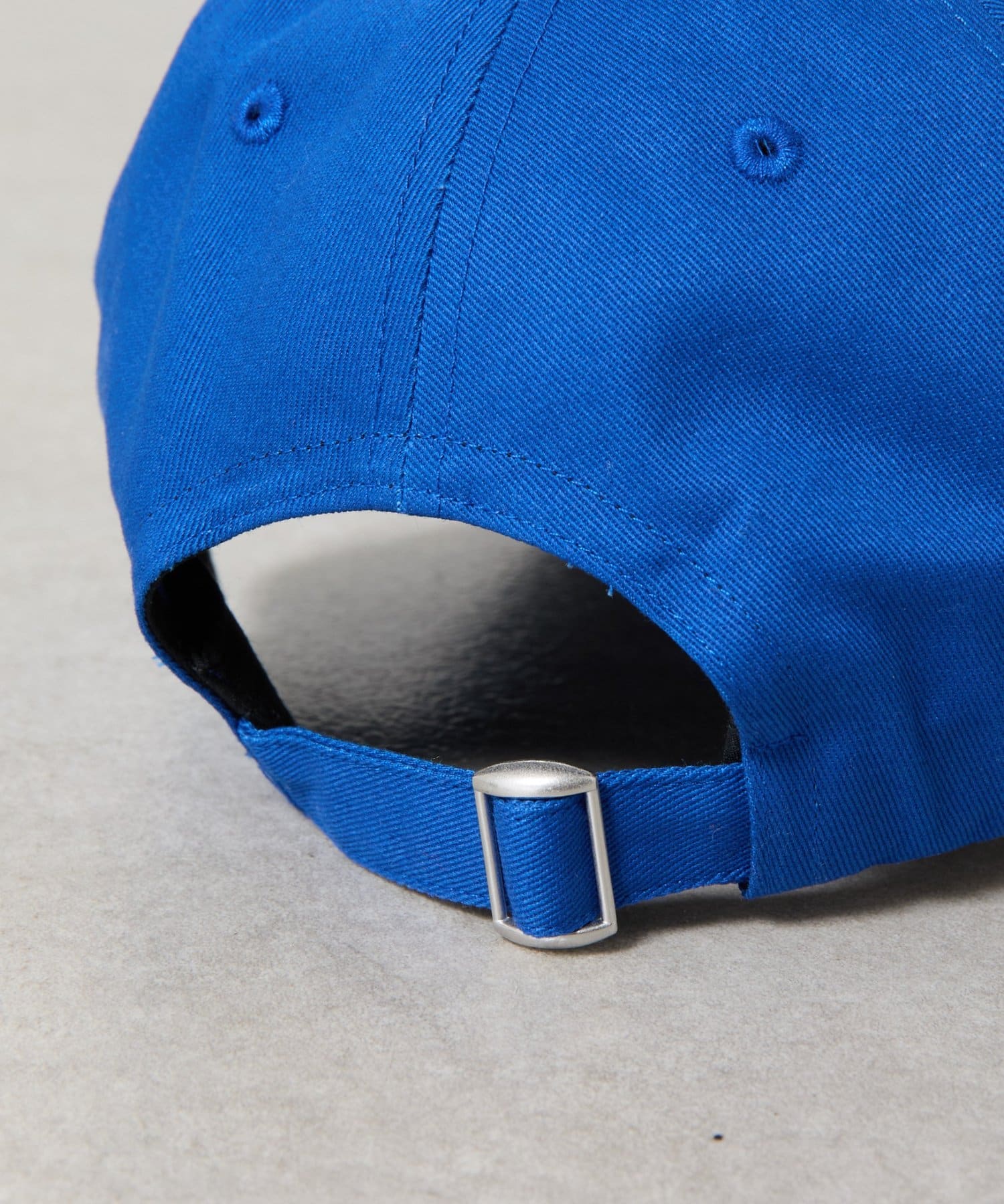 COLONY 2139(コロニー トゥーワンスリーナイン) トーク刺繍ツイルキャップ