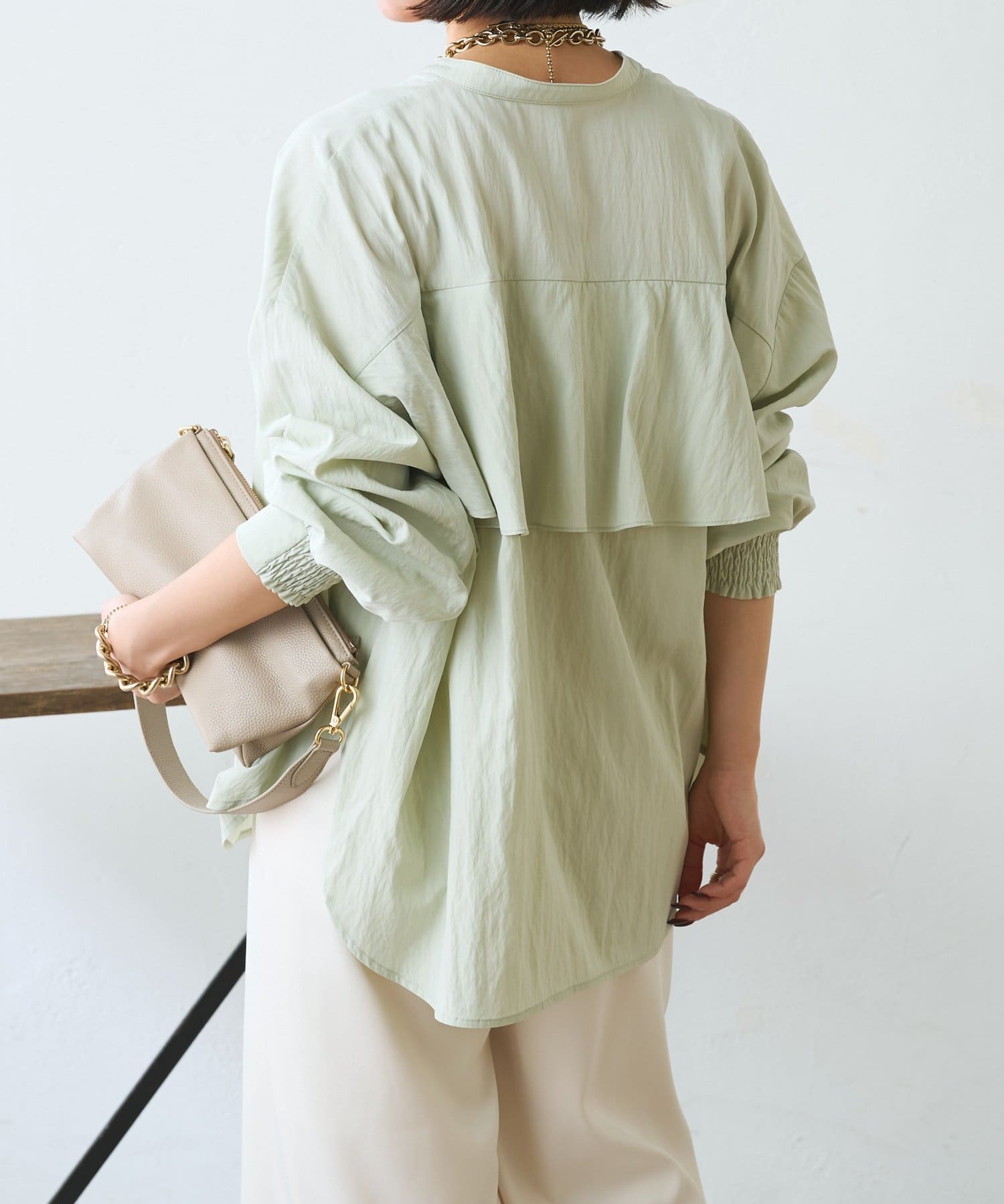 Jena　espace merveilleux(ジェナ　エスパスメルヴェイユ) 後ろヨークラッフルシャツ