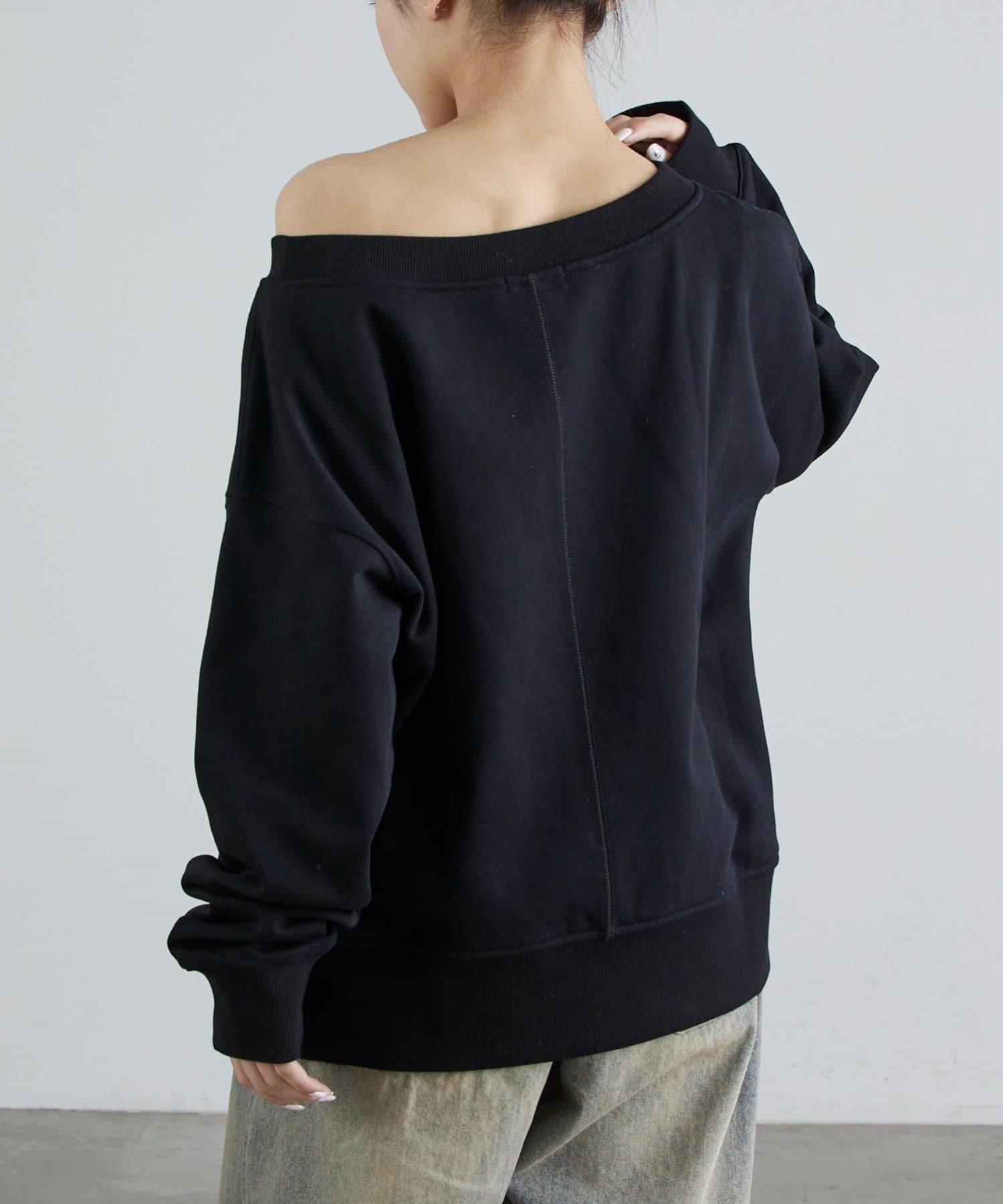 Lui's(ルイス) 前ファスナーオフショルダースウェット