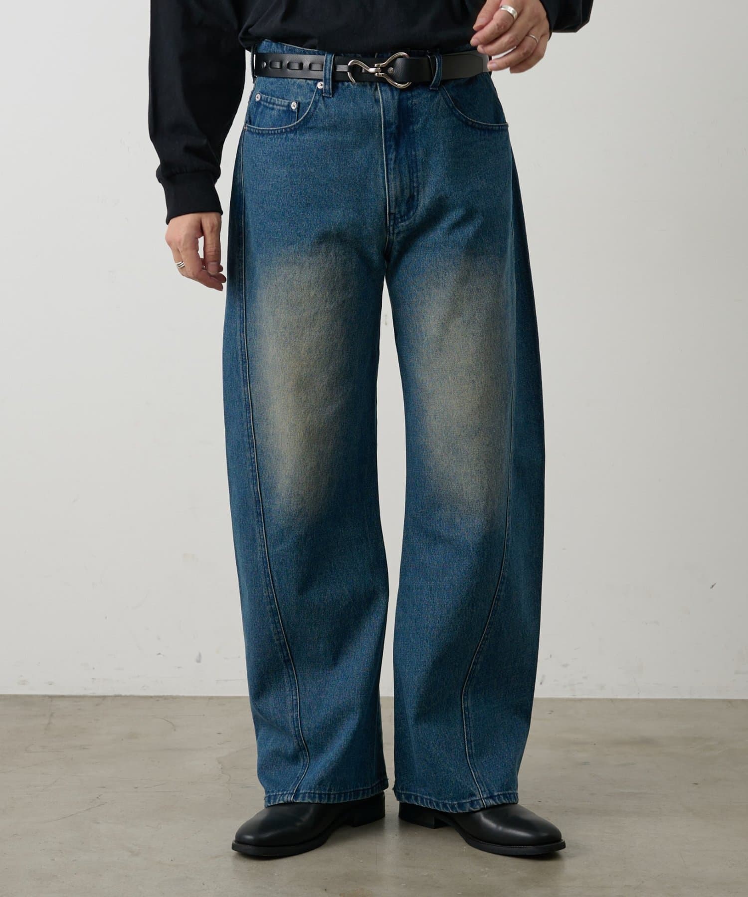 COLONY 2139(コロニー トゥーワンスリーナイン) ヴィンテージライクカーブフレアデニムパンツ