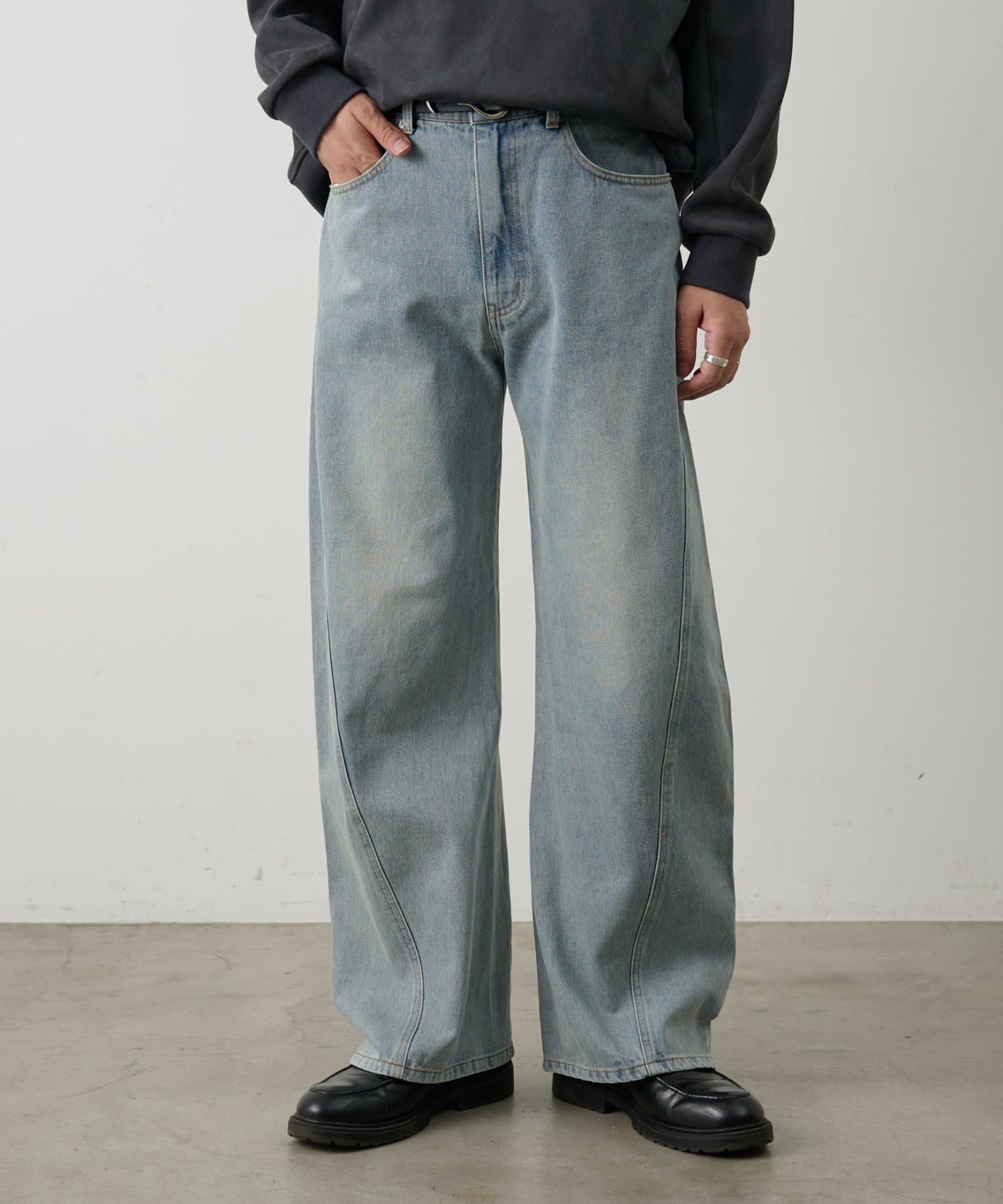 COLONY 2139(コロニー トゥーワンスリーナイン) ヴィンテージライクカーブフレアデニムパンツ