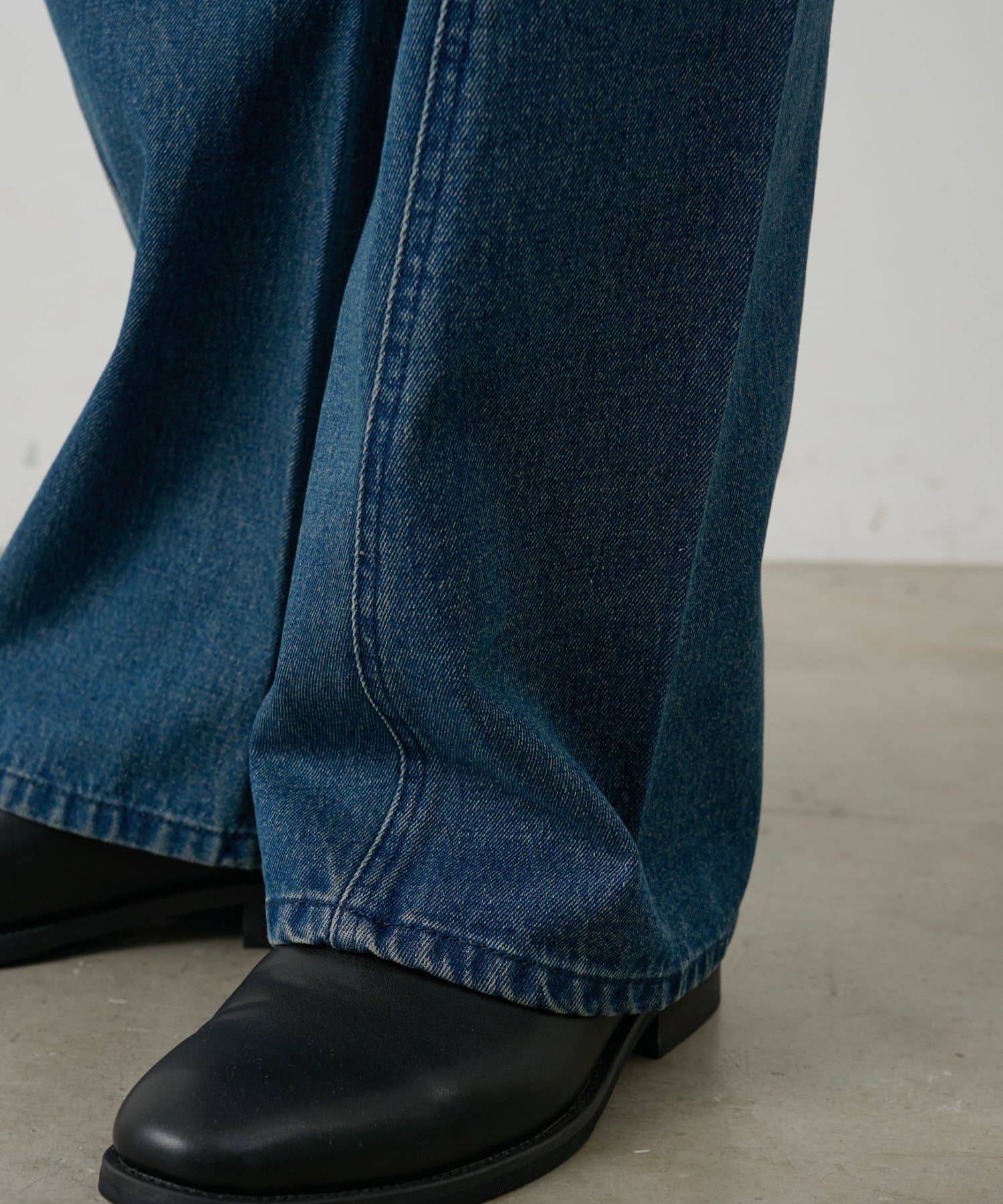 COLONY 2139(コロニー トゥーワンスリーナイン) ヴィンテージライクカーブフレアデニムパンツ