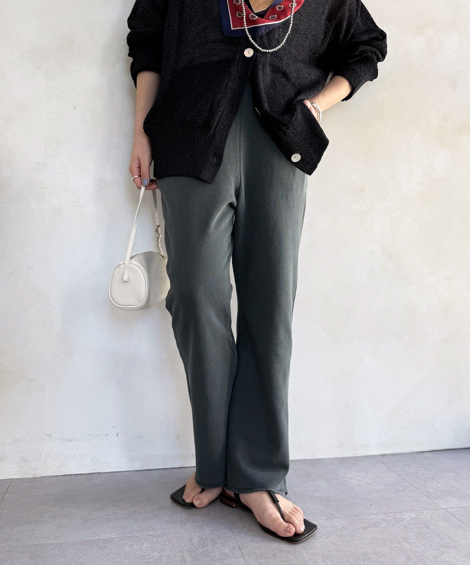 DOUDOU(ドゥドゥ) ピグメント加工裏毛フレアパンツ