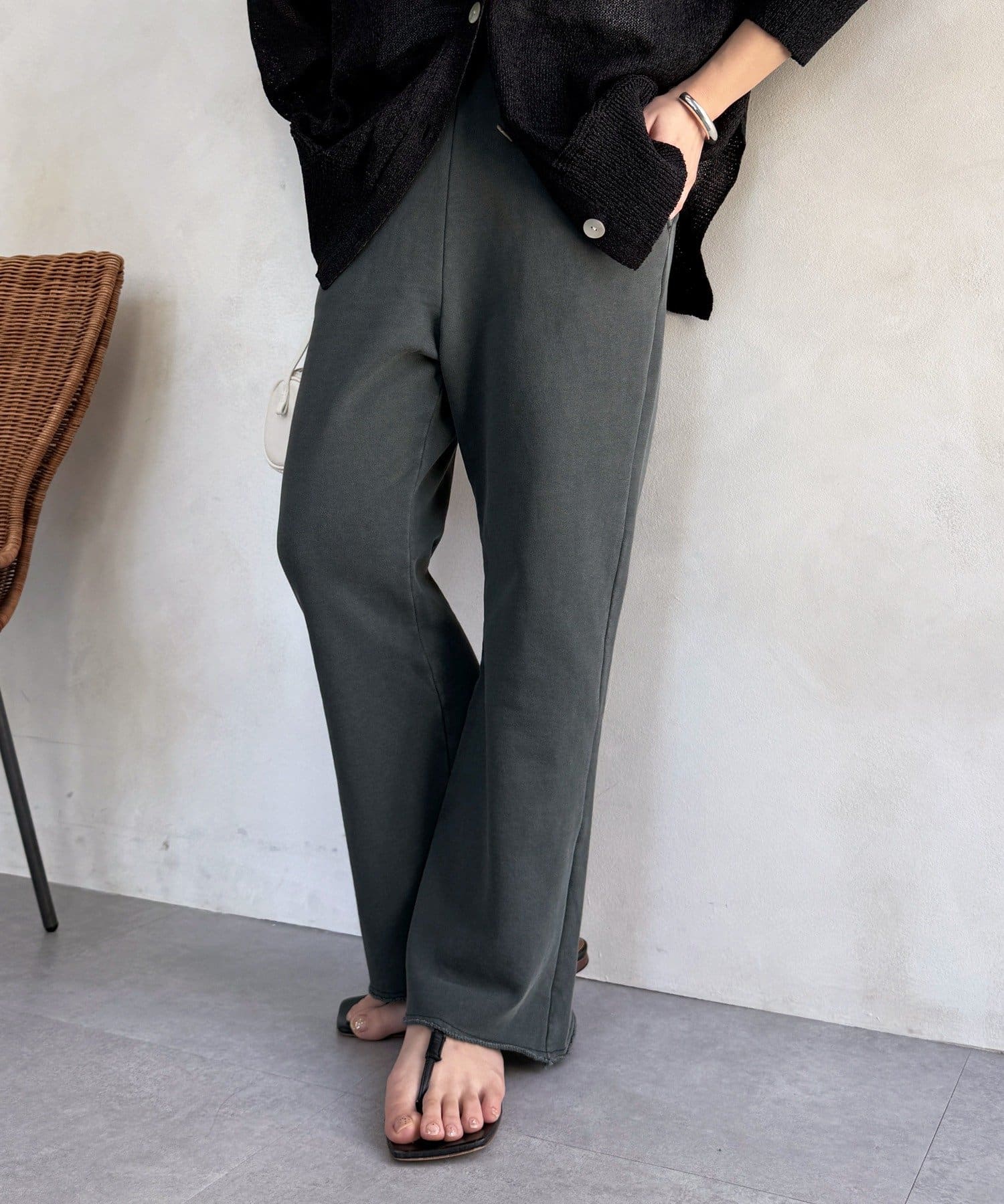 DOUDOU(ドゥドゥ) ピグメント加工裏毛フレアパンツ