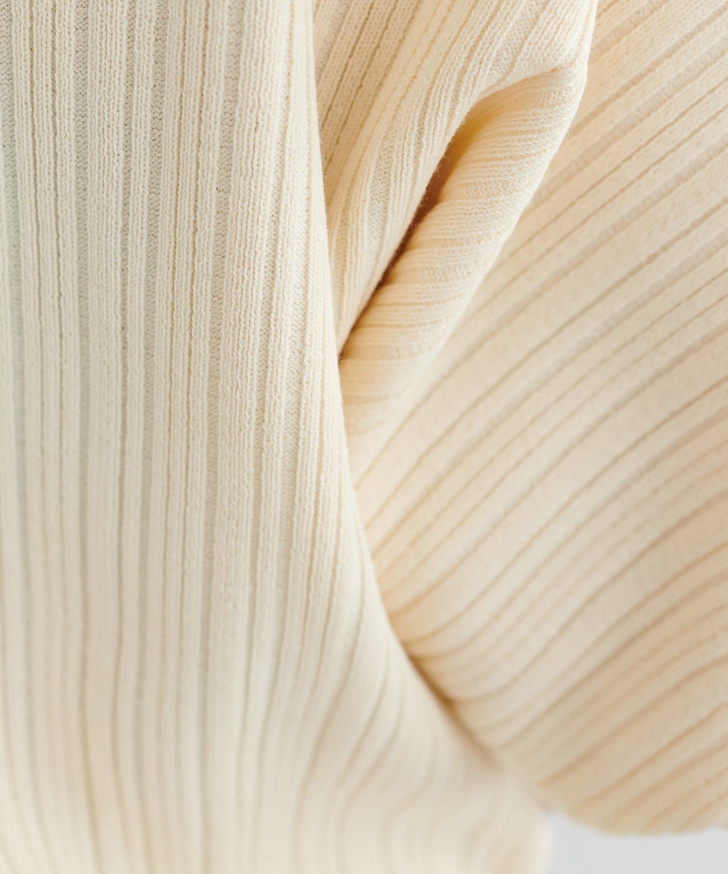 DISCOAT(ディスコート) 【WEB限定】ランダムリブボリュームスリーブ半袖ニット