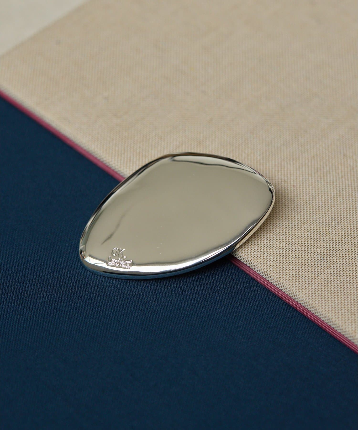 Whim Gazette(ウィム ガゼット) 【Hoaw.】Oval brooch