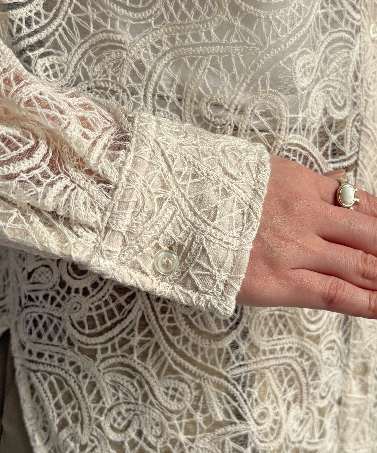 DOUDOU(ドゥドゥ) 【WEB限定】ペイズリー柄レースシャツ